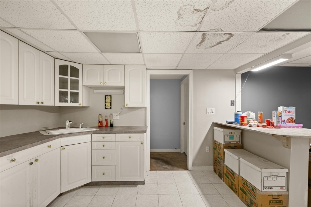 Salem, Massachusetts, 01970, United States, 3 Bedrooms Bedrooms, ,1 BathroomBathrooms,Residential,For Sale,1988229