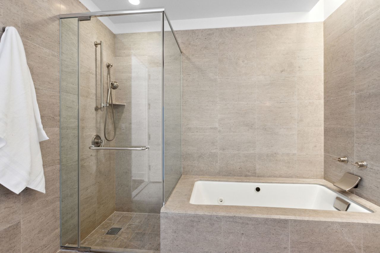 Chicago, Illinois, 60611, United States, 1 Bedroom Bedrooms, ,2 BathroomsBathrooms,Residential,For Sale,1793524