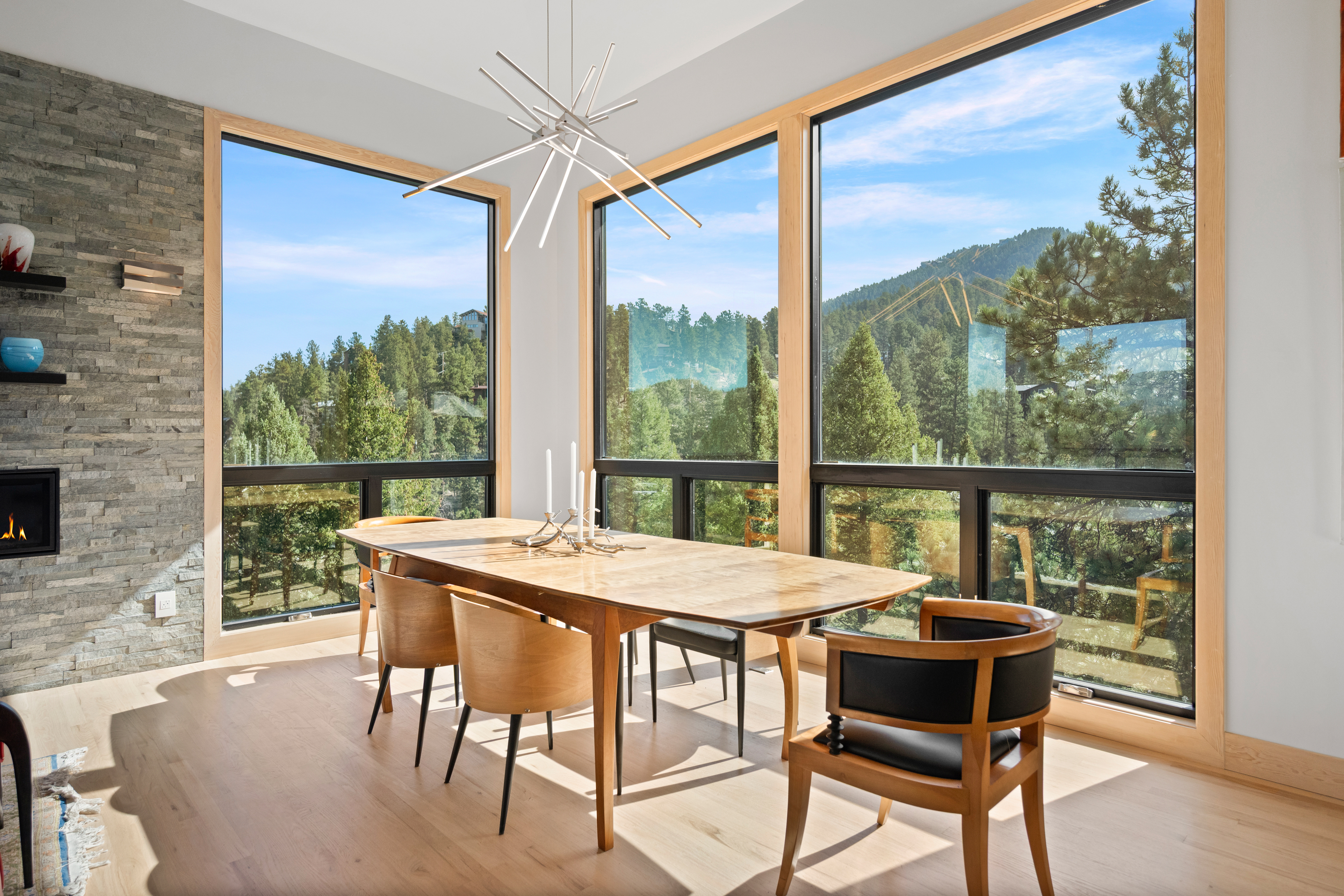  Modern Mountain Residence with Dramatic Architecture - 物件實景