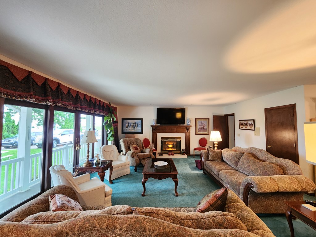 Mason City, Iowa, 50401, United States, 4 Bedrooms Bedrooms, ,1 BathroomBathrooms,Residential,For Sale,1982644