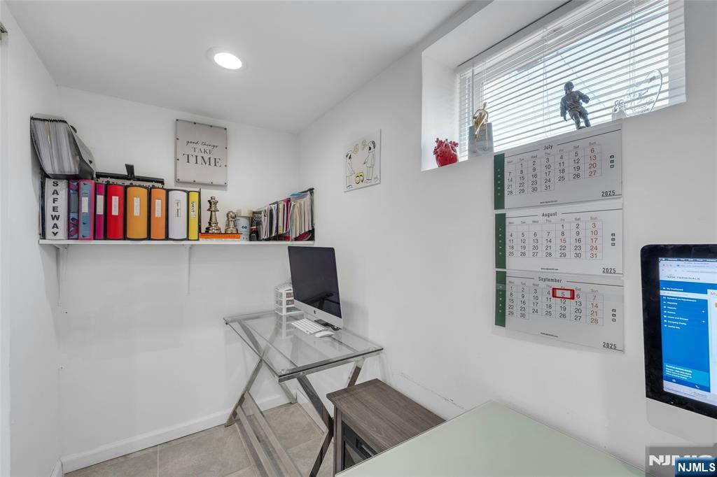 New Milford, New Jersey, 07646, United States, 2 Bedrooms Bedrooms, ,2 BathroomsBathrooms,Residential,For Sale,1948003