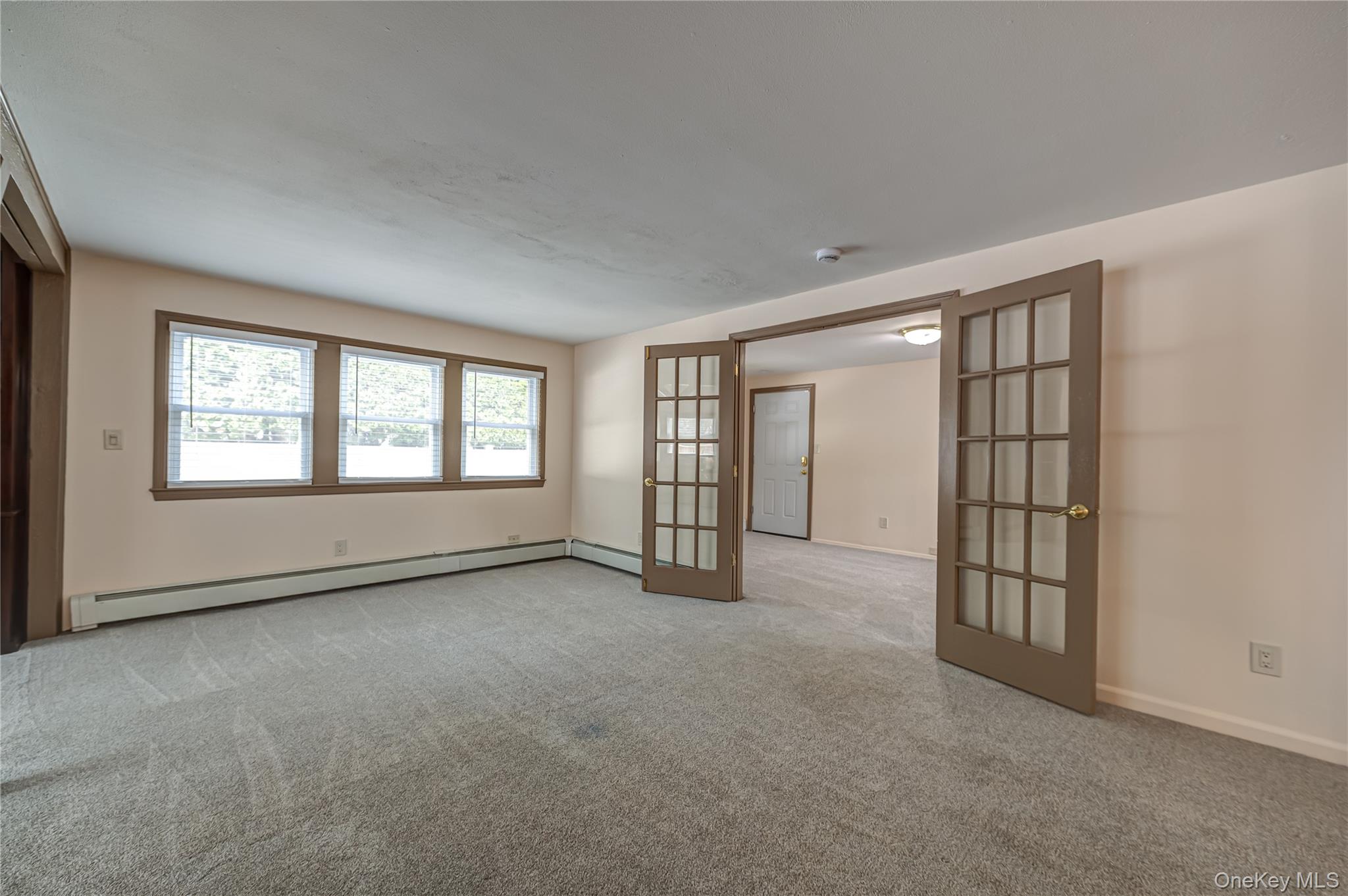  16 Sussex Lane, Lake Grove, NY, 11755 - 物件實景