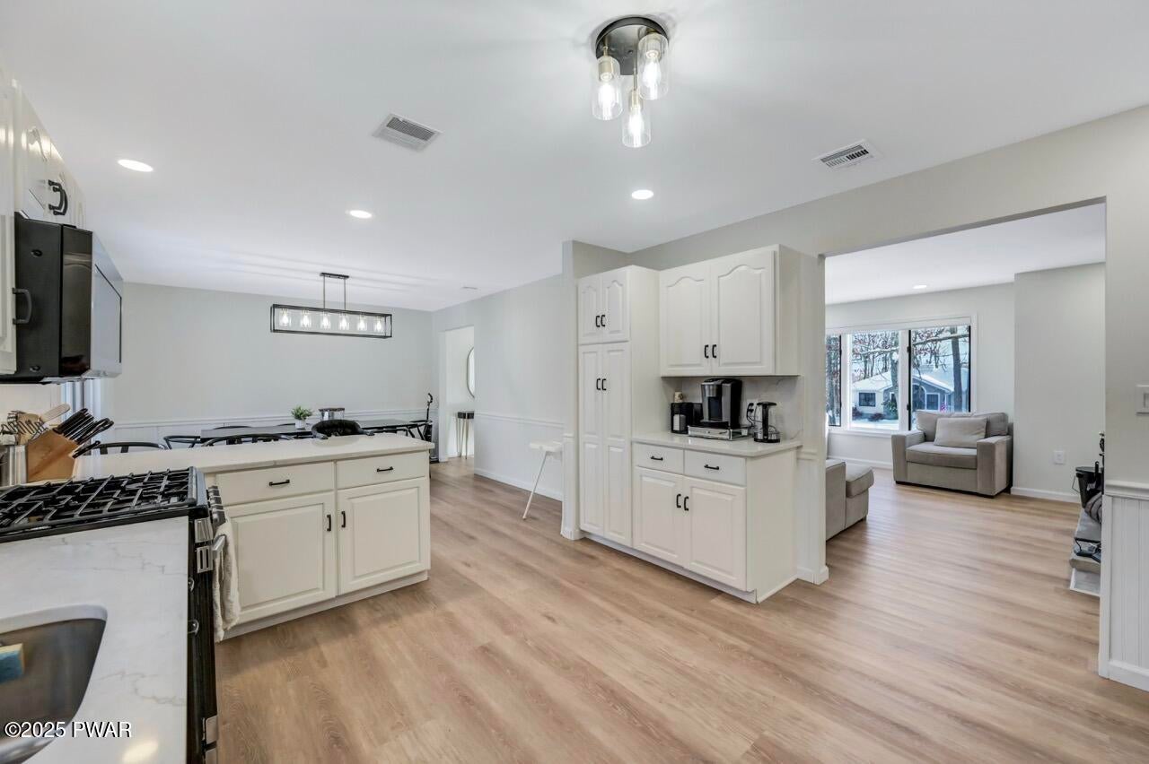 Lords Valley, Pennsylvania, 18428, United States, 6 Bedrooms Bedrooms, ,3 BathroomsBathrooms,Residential,For Sale,2001480