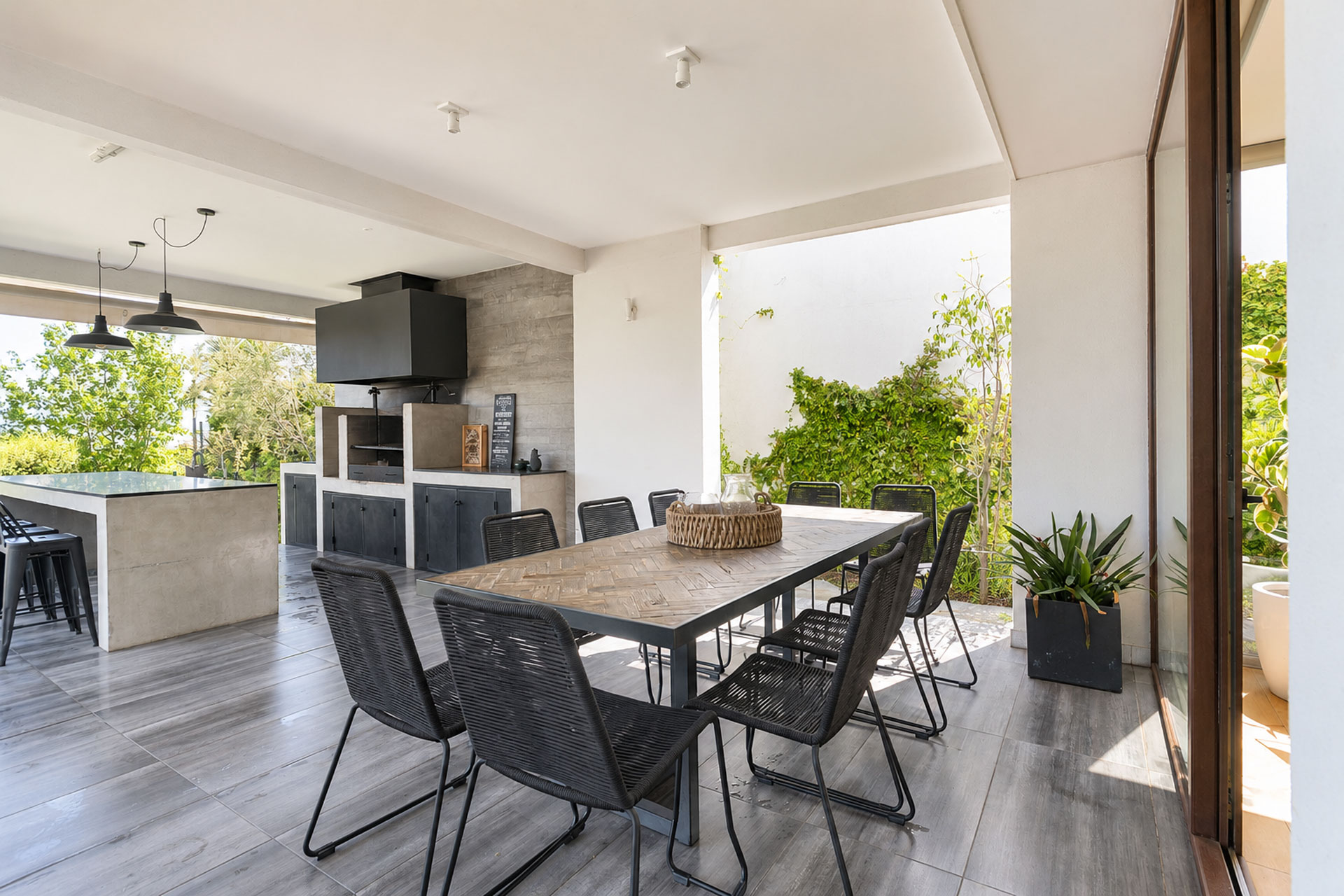  Modern Mediterranean-style house in a gated community - 物件實景