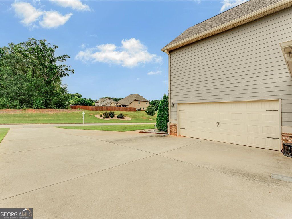 Locust Grove, Georgia, 30248, United States, 5 Bedrooms Bedrooms, ,4 BathroomsBathrooms,Residential,For Sale,1903233