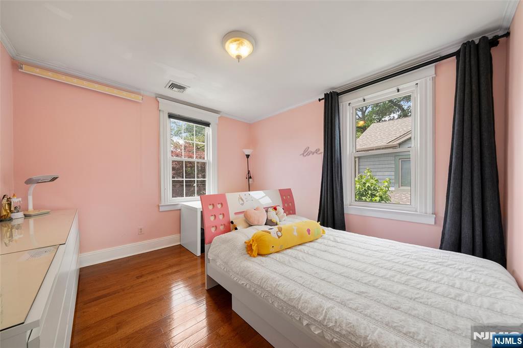 Fort Lee, New Jersey, 07024, United States, 4 Bedrooms Bedrooms, ,3 BathroomsBathrooms,Residential,For Sale,1850035