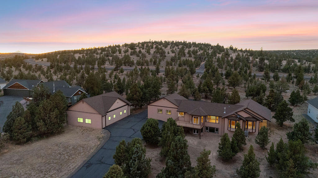 Prineville, Oregon, 97754, United States, 4 Bedrooms Bedrooms, ,3 BathroomsBathrooms,Residential,For Sale,1896038