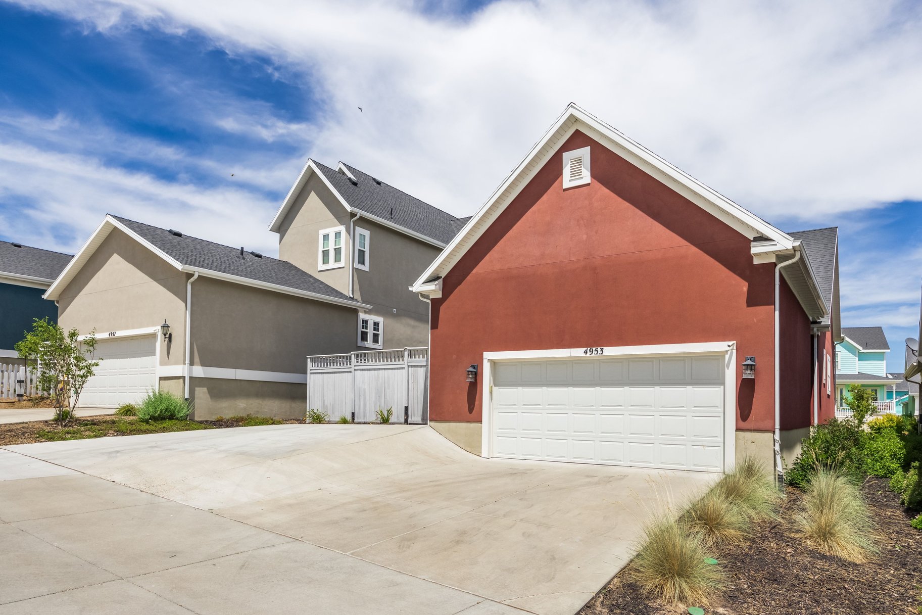 Move-In Ready in Daybreak — Steps from the Lake, Loaded with Custom Upgrades - 物件實景