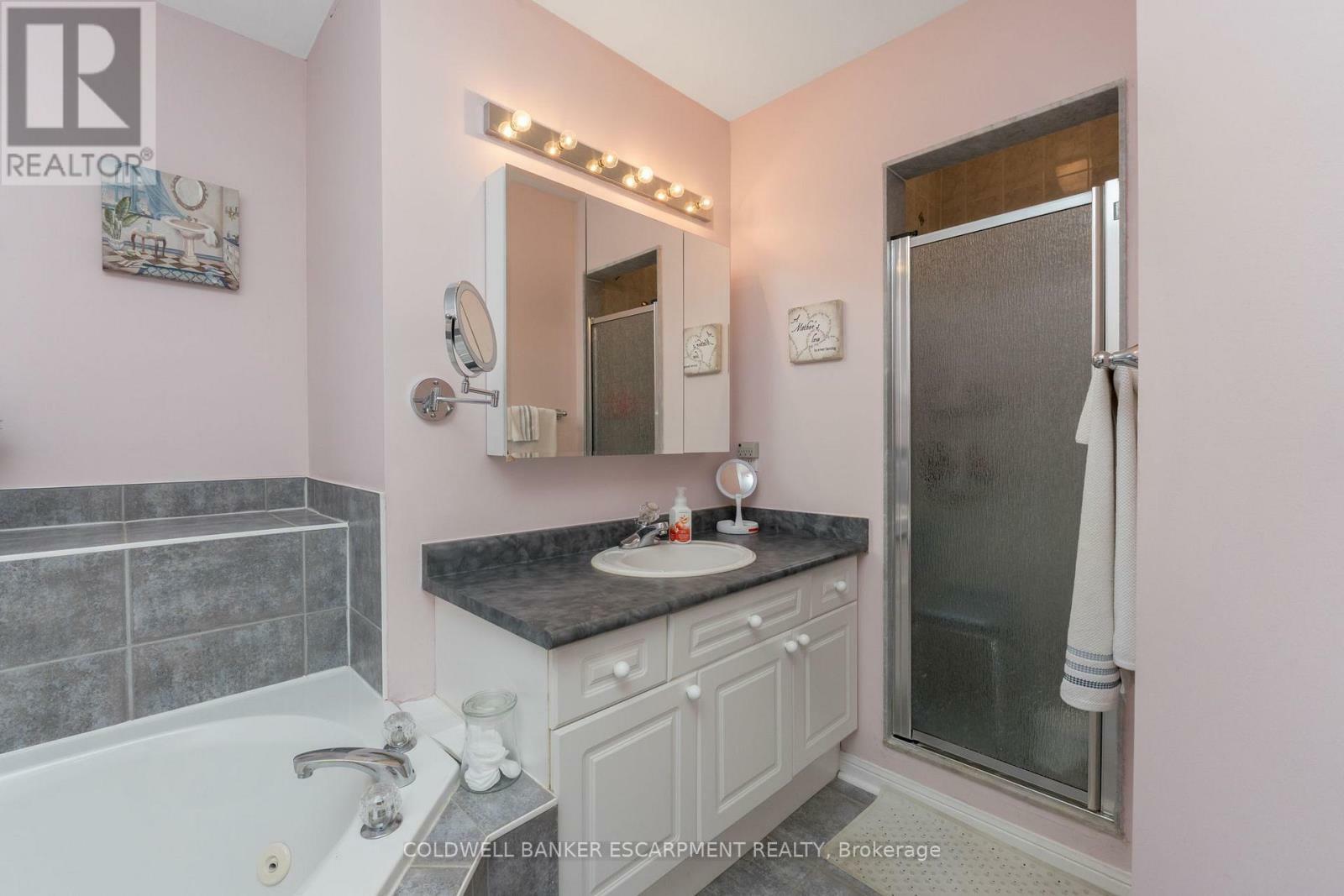MILTON (CL CLARKE), Ontario, L9T 5K1, CA, 3 Bedrooms Bedrooms, ,3 BathroomsBathrooms,Residential,For Sale,1837100