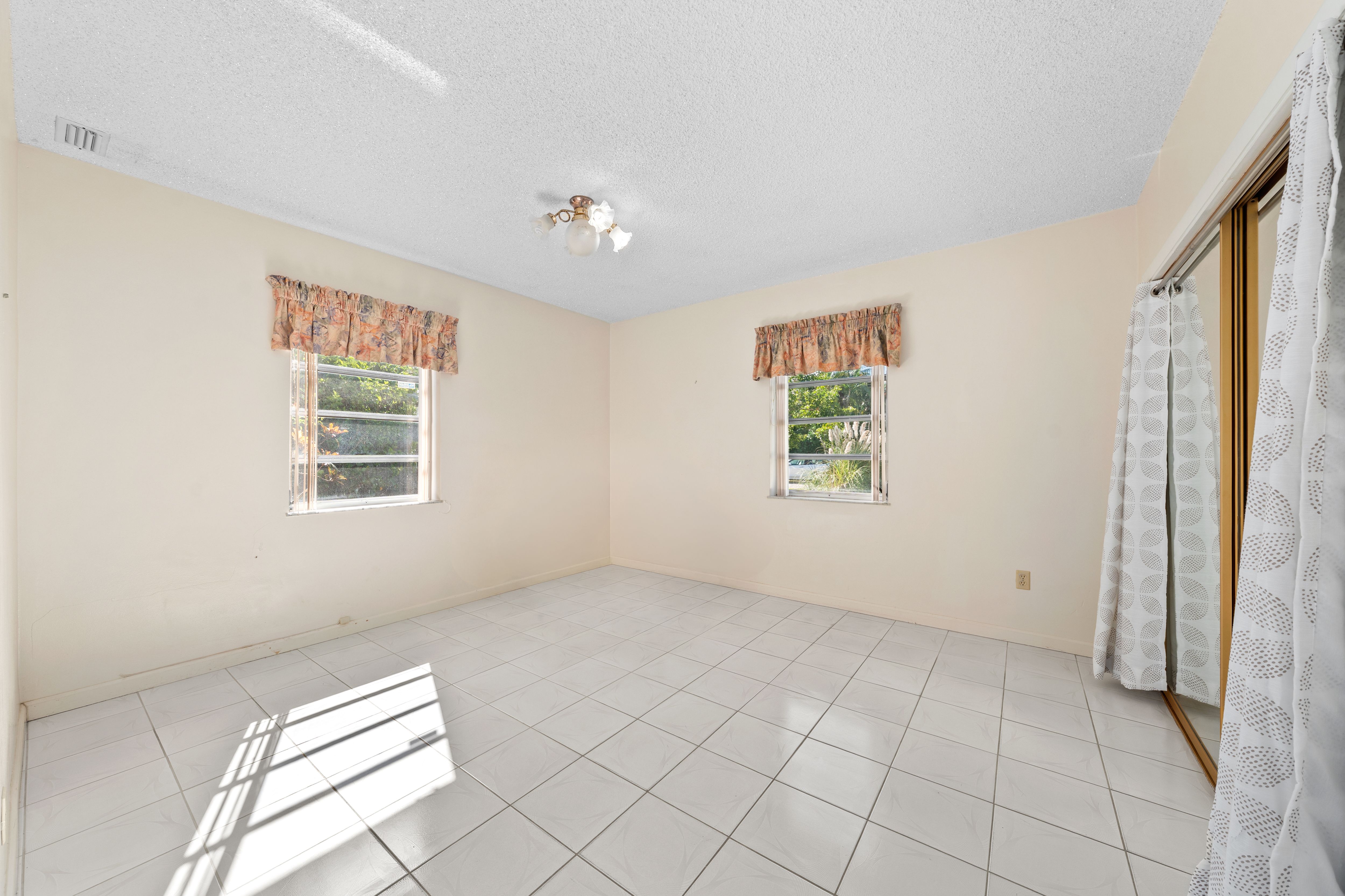  2219 E Pineridge Court, Delray Beach, FL, 33444 - 物件實景