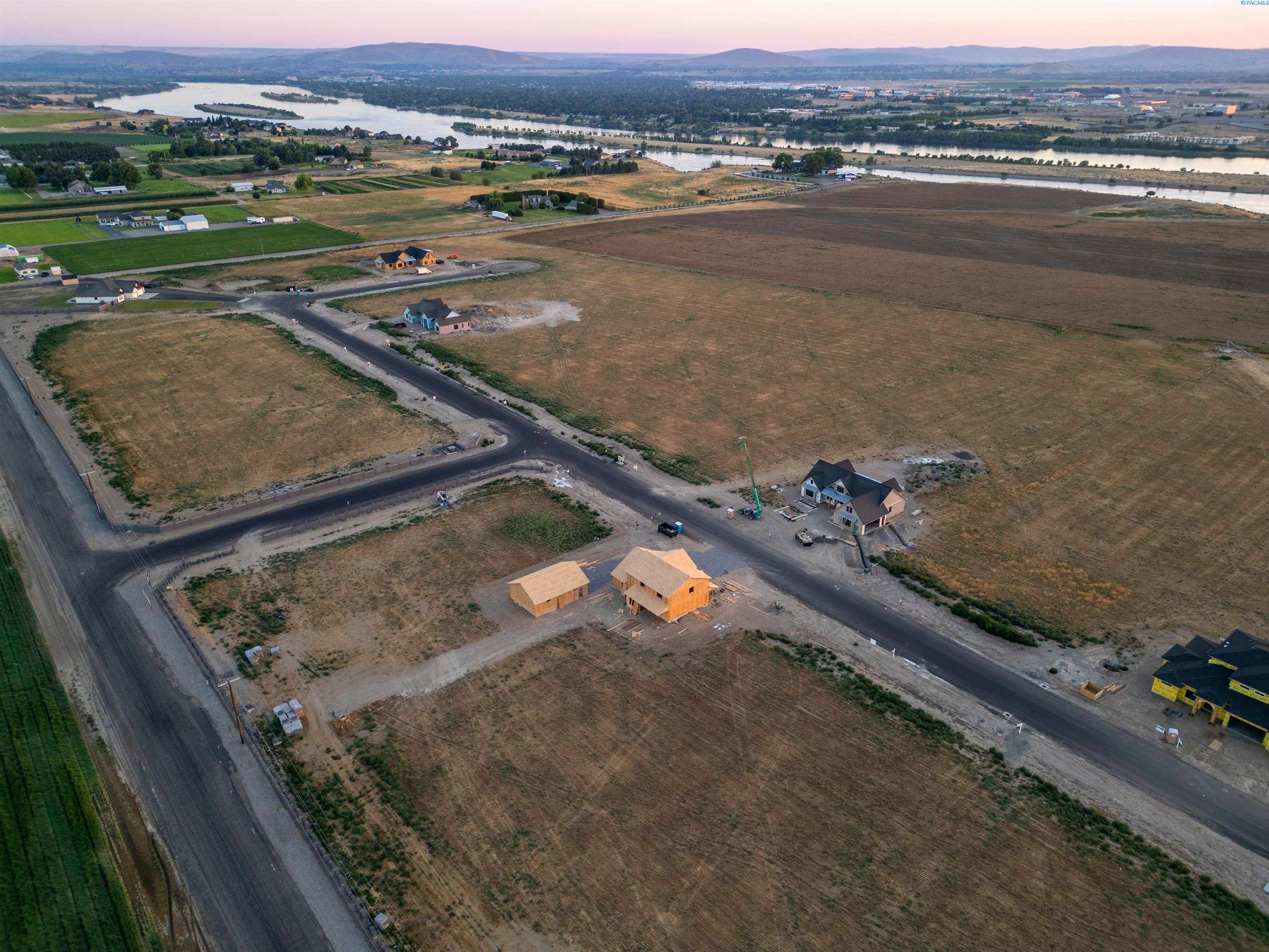 Pasco, Washington, 99301, United States, 4 Bedrooms Bedrooms, ,3 BathroomsBathrooms,Residential,For Sale,1900803