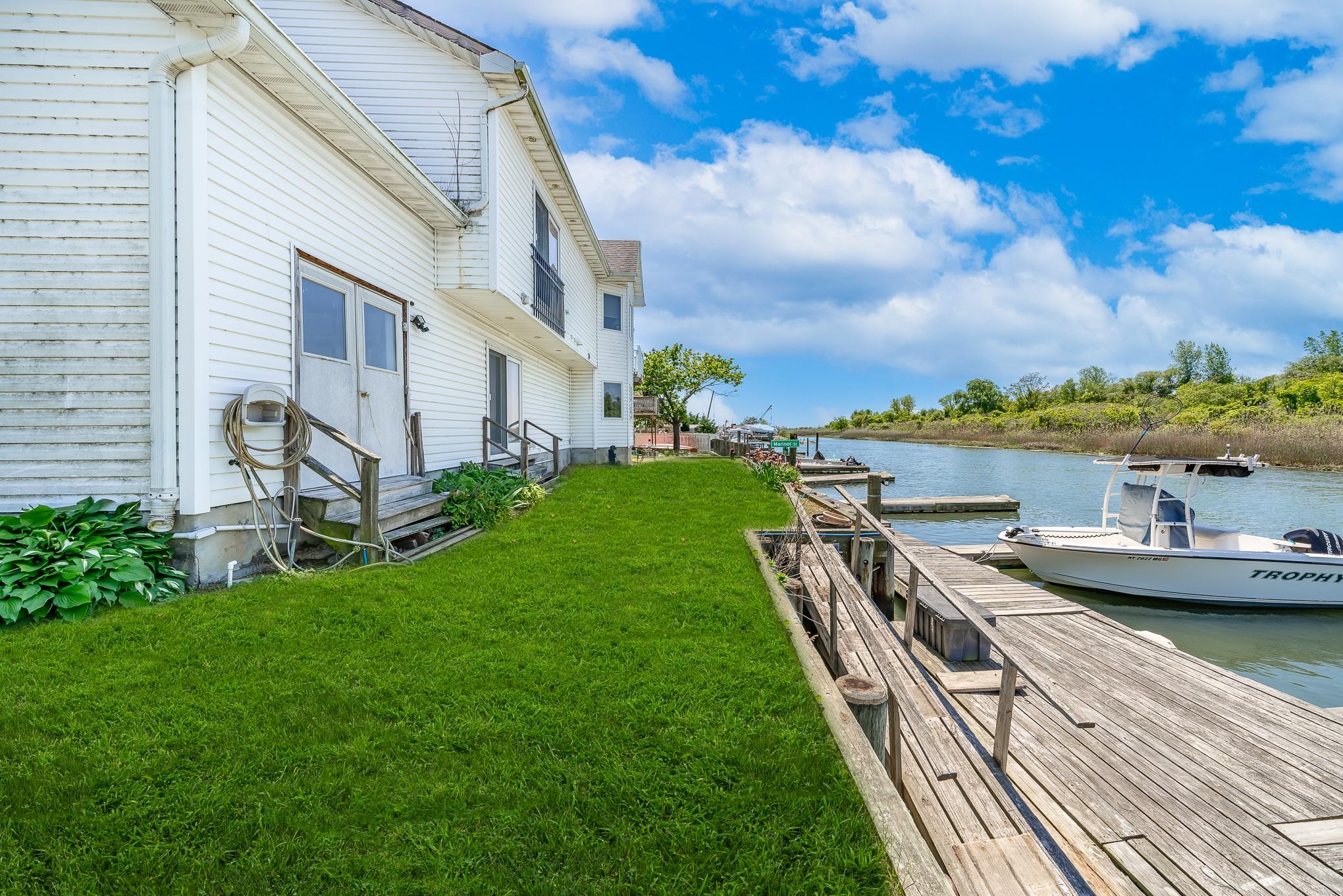 Seaford, New York, 11783, United States, 5 Bedrooms Bedrooms, ,3 BathroomsBathrooms,Residential,For Sale,1943505