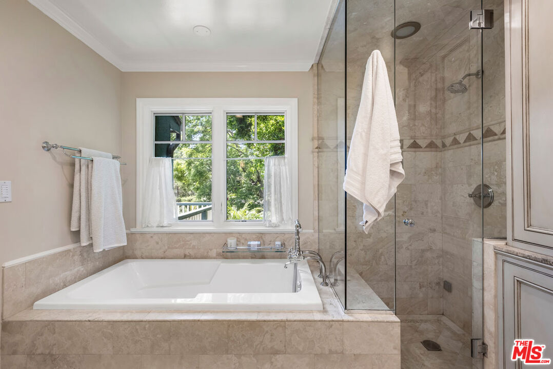 Altadena, California, 91001, United States, 4 Bedrooms Bedrooms, ,4 BathroomsBathrooms,Residential,For Sale,1992160