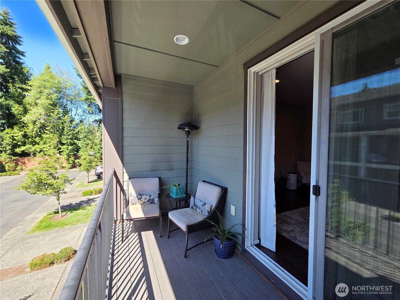 EVERETT, Washington, 98208, United States, 2 Bedrooms Bedrooms, ,3 BathroomsBathrooms,Residential,For Sale,1896693