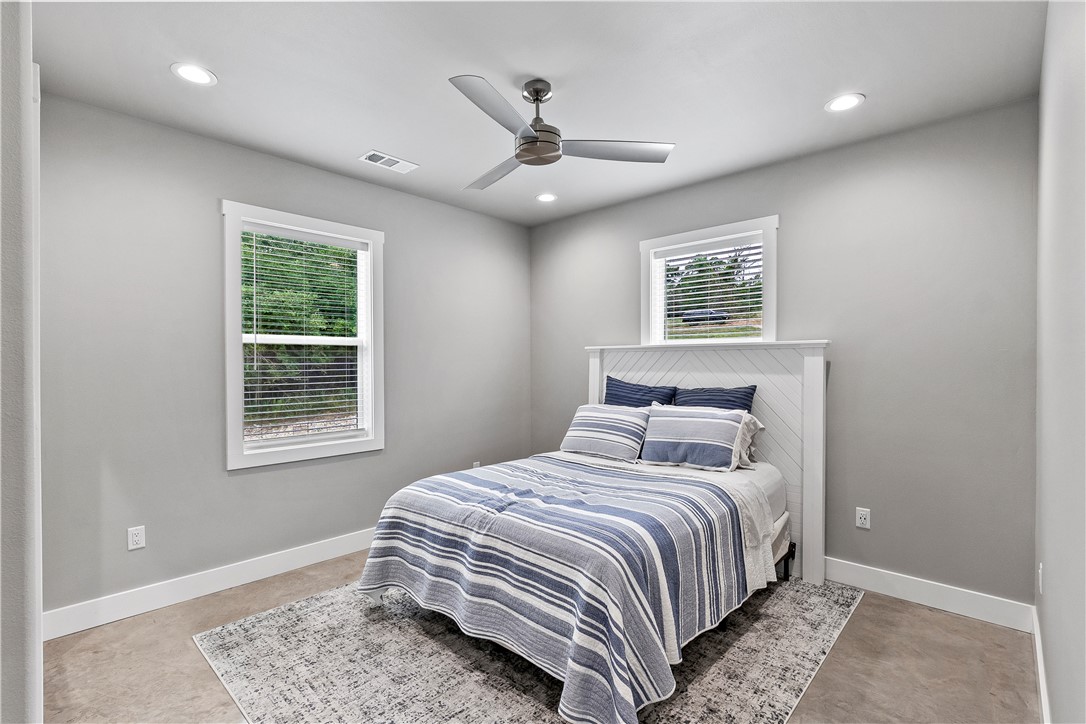 Franklin, Texas, 77856, United States, 2 Bedrooms Bedrooms, ,1 BathroomBathrooms,Residential,For Sale,1846956