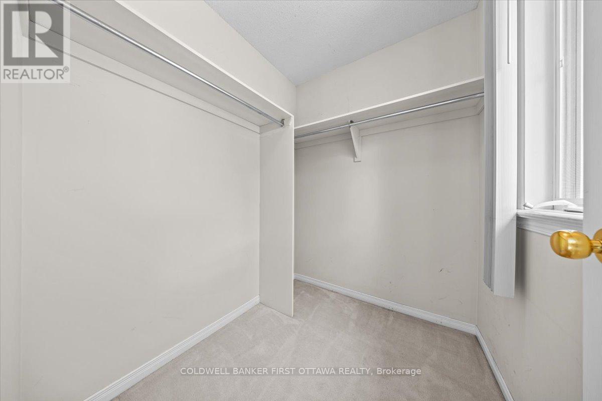 OTTAWA, Ontario, K1J 1J2, CA, 3 Bedrooms Bedrooms, ,1 BathroomBathrooms,Residential,For Sale,1903648