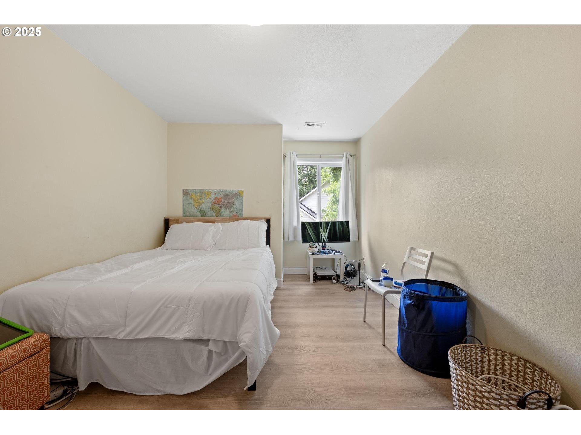 Portland, Oregon, 97219, United States, 4 Bedrooms Bedrooms, ,2 BathroomsBathrooms,Residential,For Sale,1917985