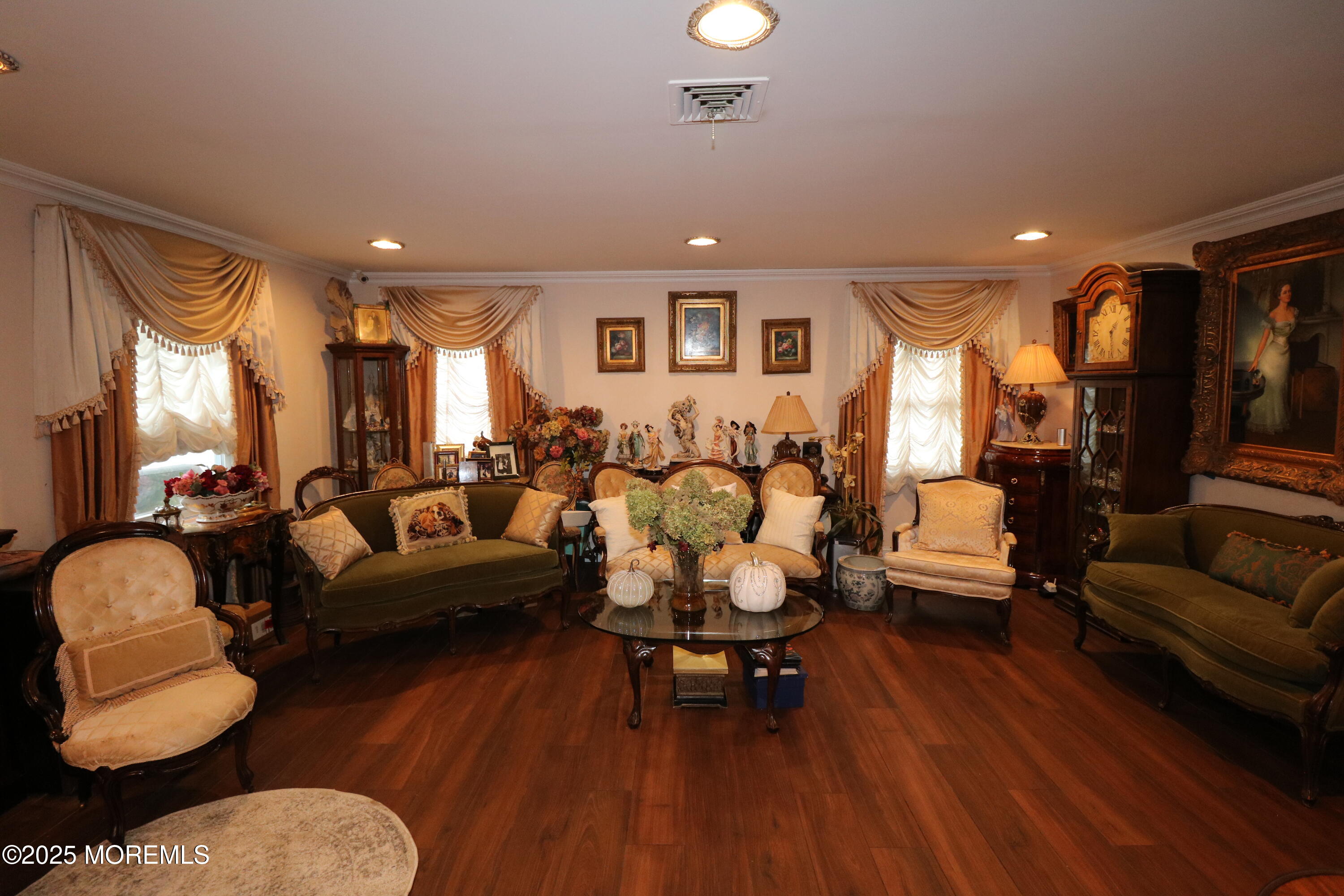 Aberdeen, New Jersey, 07747, United States, 3 Bedrooms Bedrooms, ,2 BathroomsBathrooms,Residential,For Sale,1992431