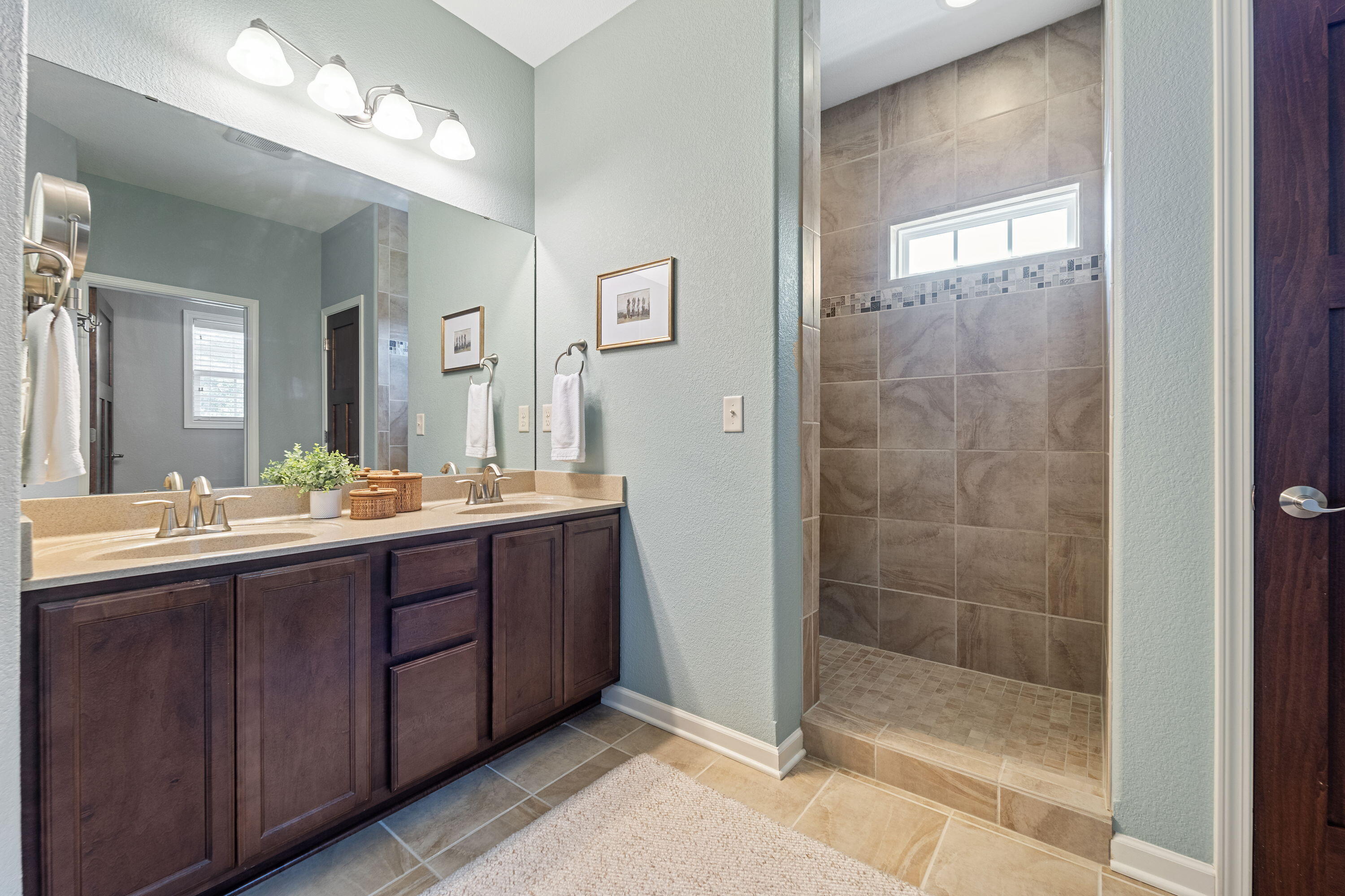 Mequon, Wisconsin, 53092, United States, 4 Bedrooms Bedrooms, ,4 BathroomsBathrooms,Residential,For Sale,1920034