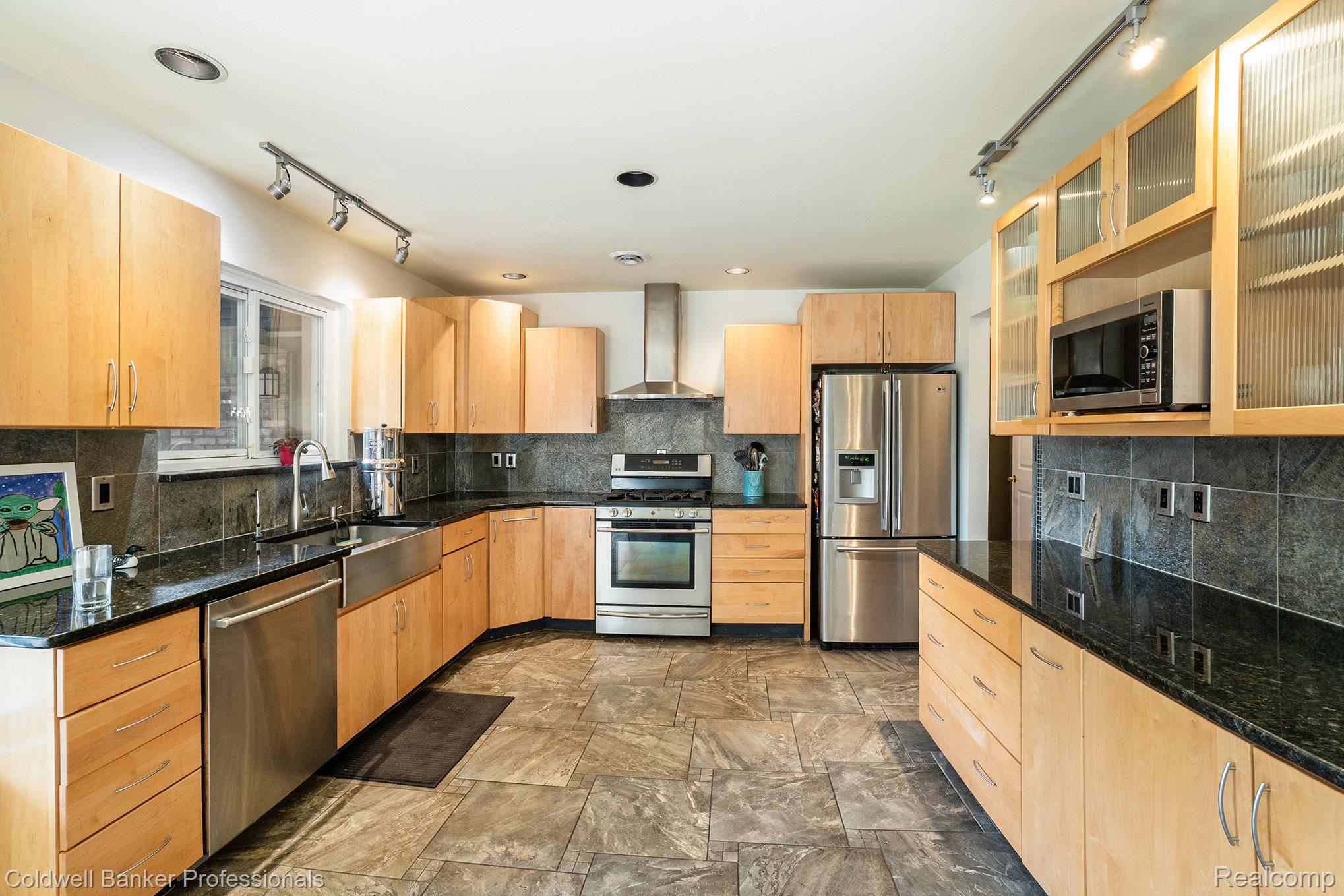 Highland, Michigan, 48356, United States, 4 Bedrooms Bedrooms, ,4 BathroomsBathrooms,Residential,For Sale,1994740