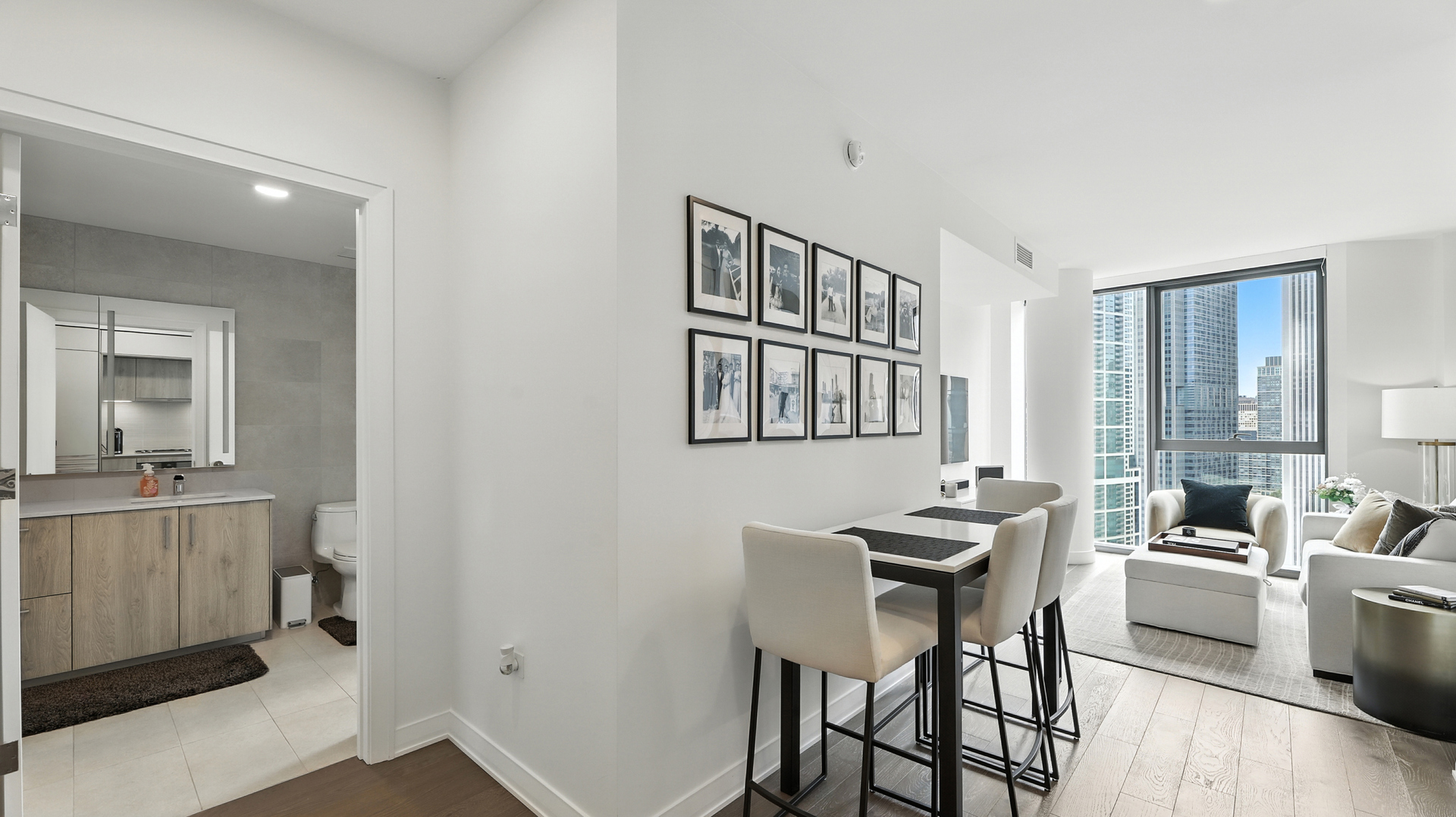 Chicago, Illinois, 60601, United States, 1 Bedroom Bedrooms, ,1 BathroomBathrooms,Residential,For Sale,1927498