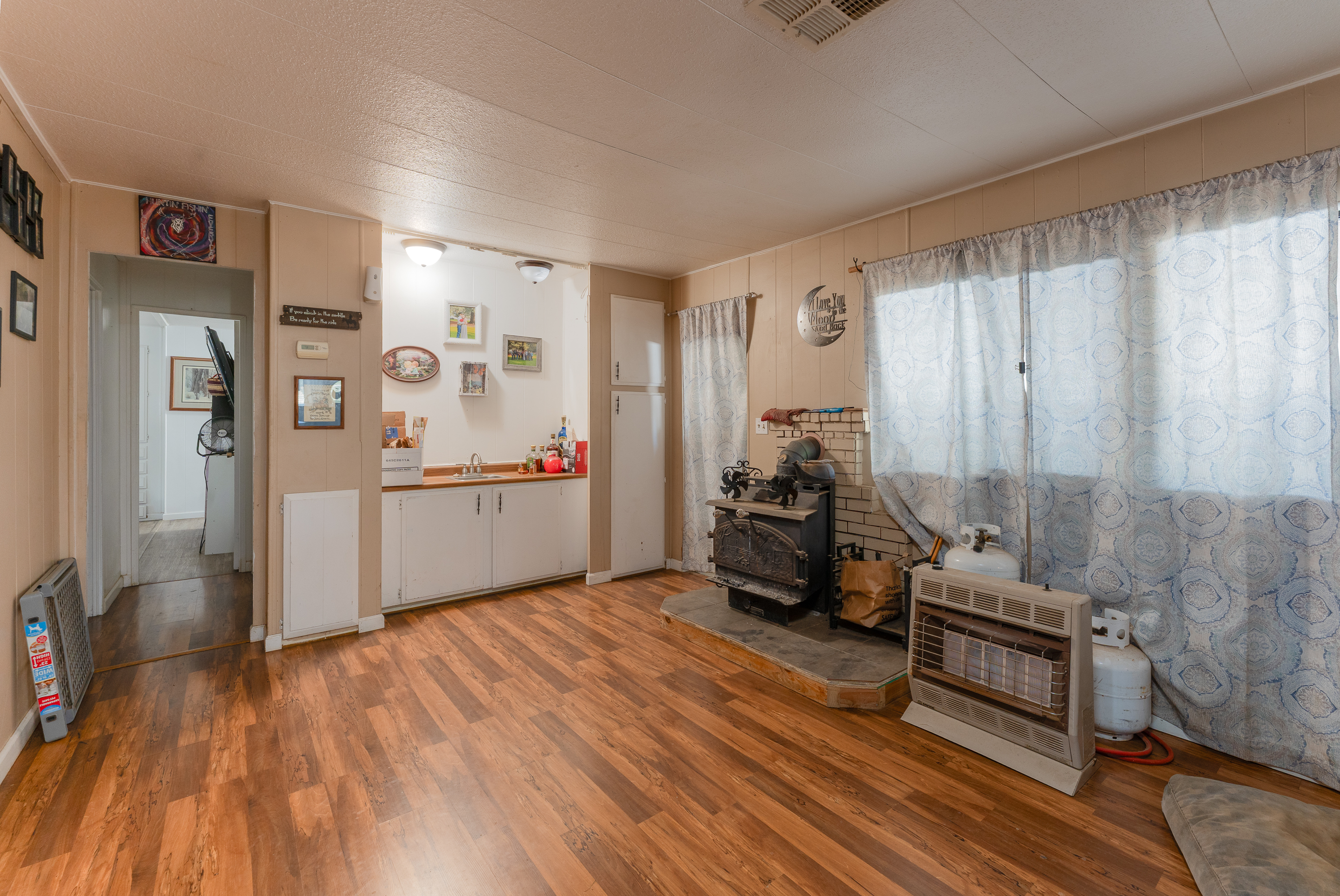 Willits, California, 95490, United States, 3 Bedrooms Bedrooms, ,2 BathroomsBathrooms,Residential,For Sale,1883434