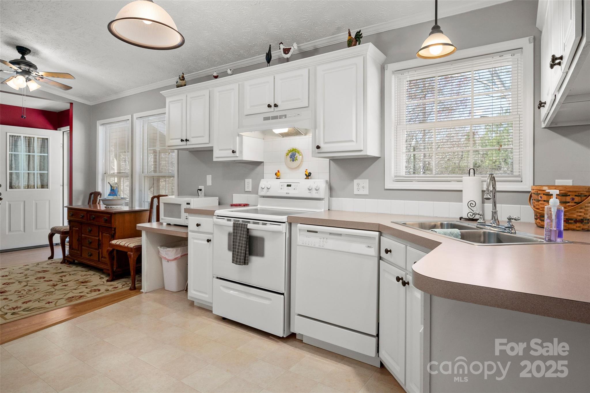 Liberty Hill, South Carolina, 29074, United States, 5 Bedrooms Bedrooms, ,3 BathroomsBathrooms,Residential,For Sale,1736219