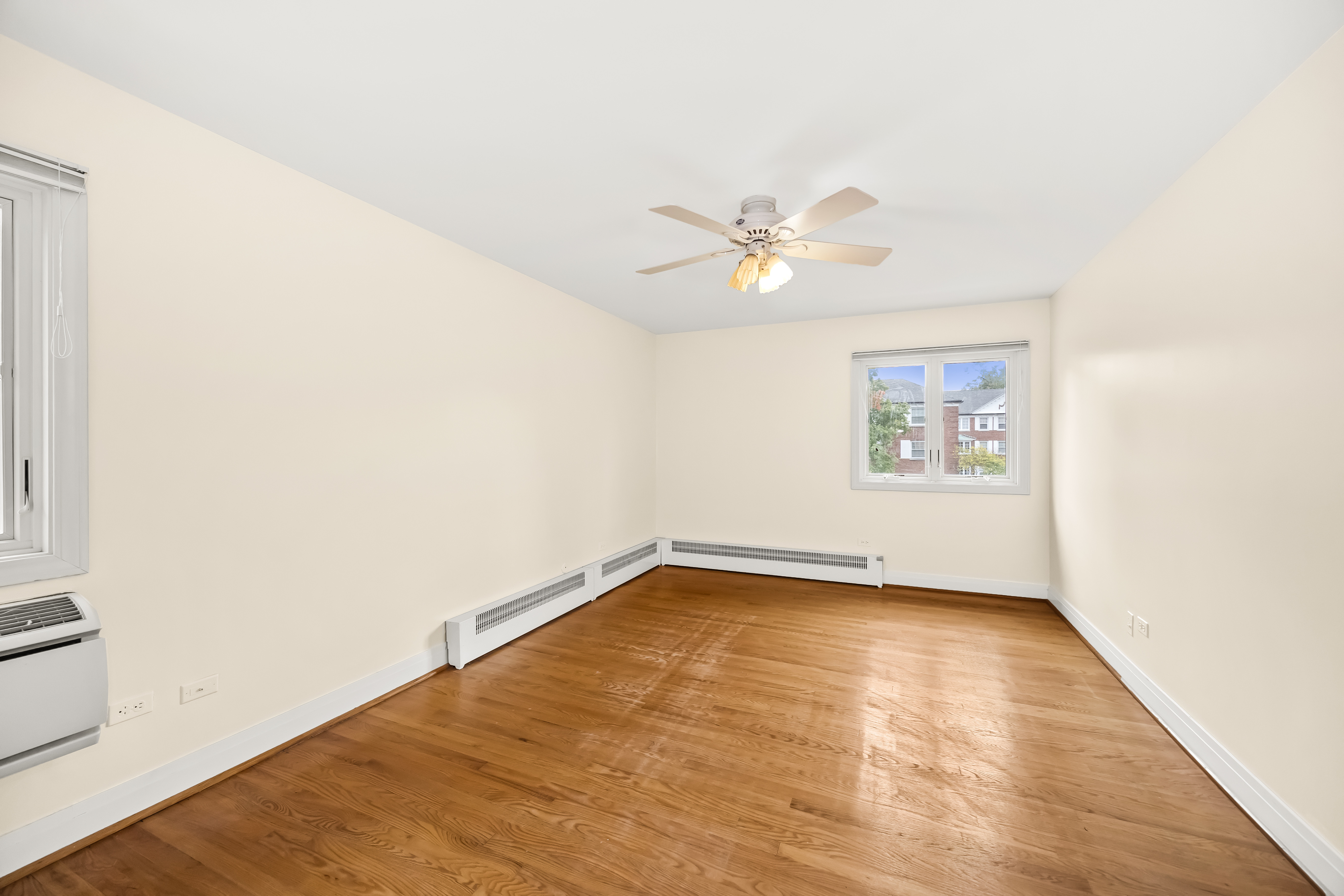  Bright Top Floor 3-bed Room Condo in an Intimate Six-unit Building - 物件實景