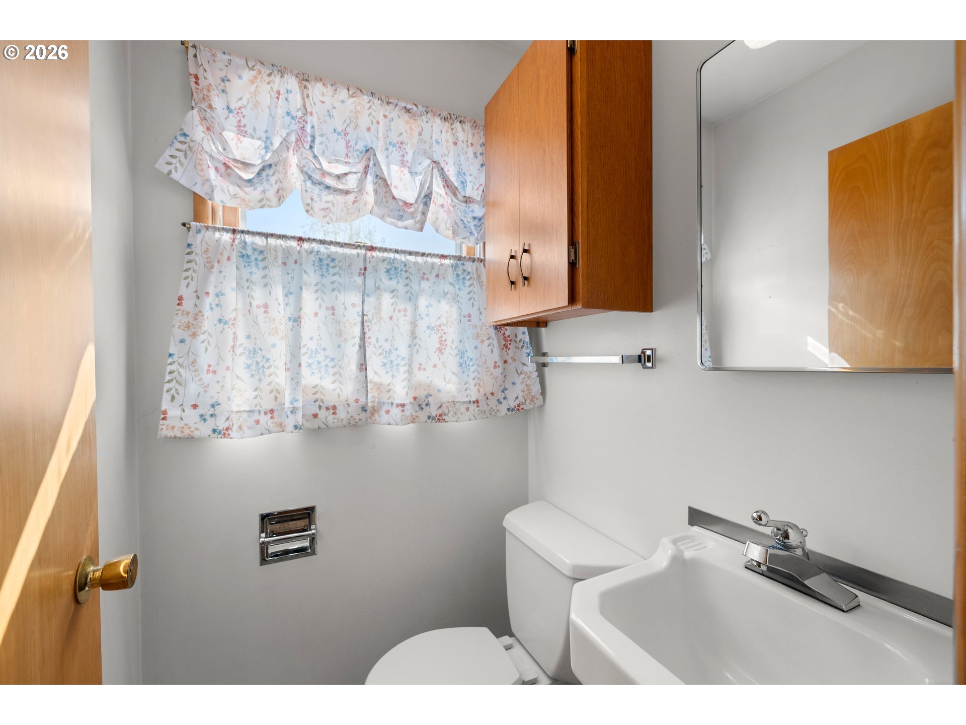 Portland, Oregon, 97230, United States, 3 Bedrooms Bedrooms, ,2 BathroomsBathrooms,Residential,For Sale,2040428