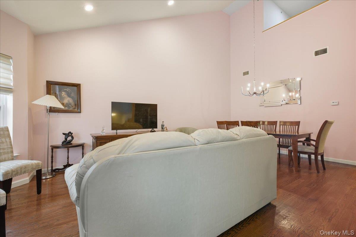 East Meadow, New York, 11554, United States, 2 Bedrooms Bedrooms, ,2 BathroomsBathrooms,Residential,For Sale,1958127