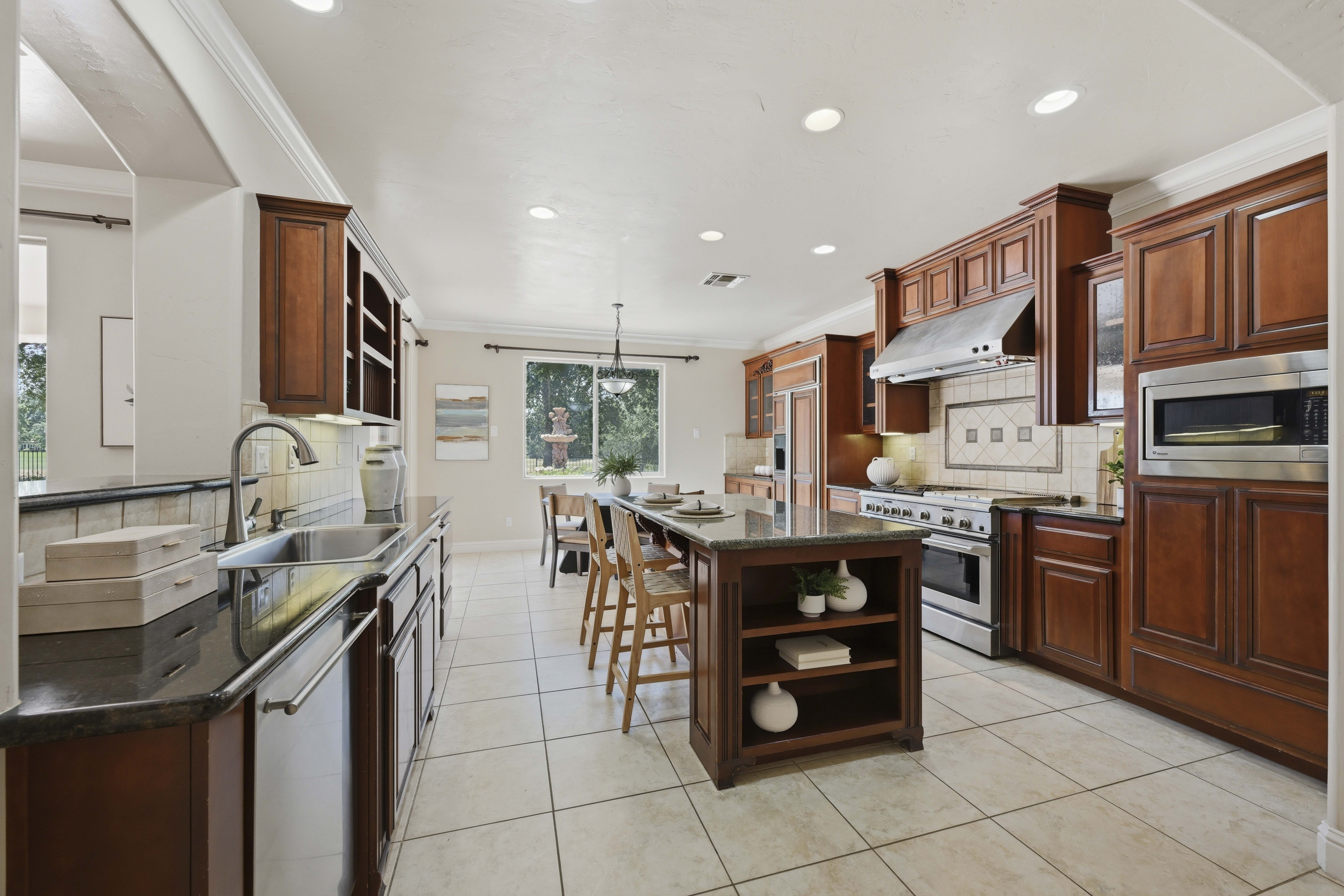  8587 Indianwood Lane, Roseville, CA 95747 - 物件實景