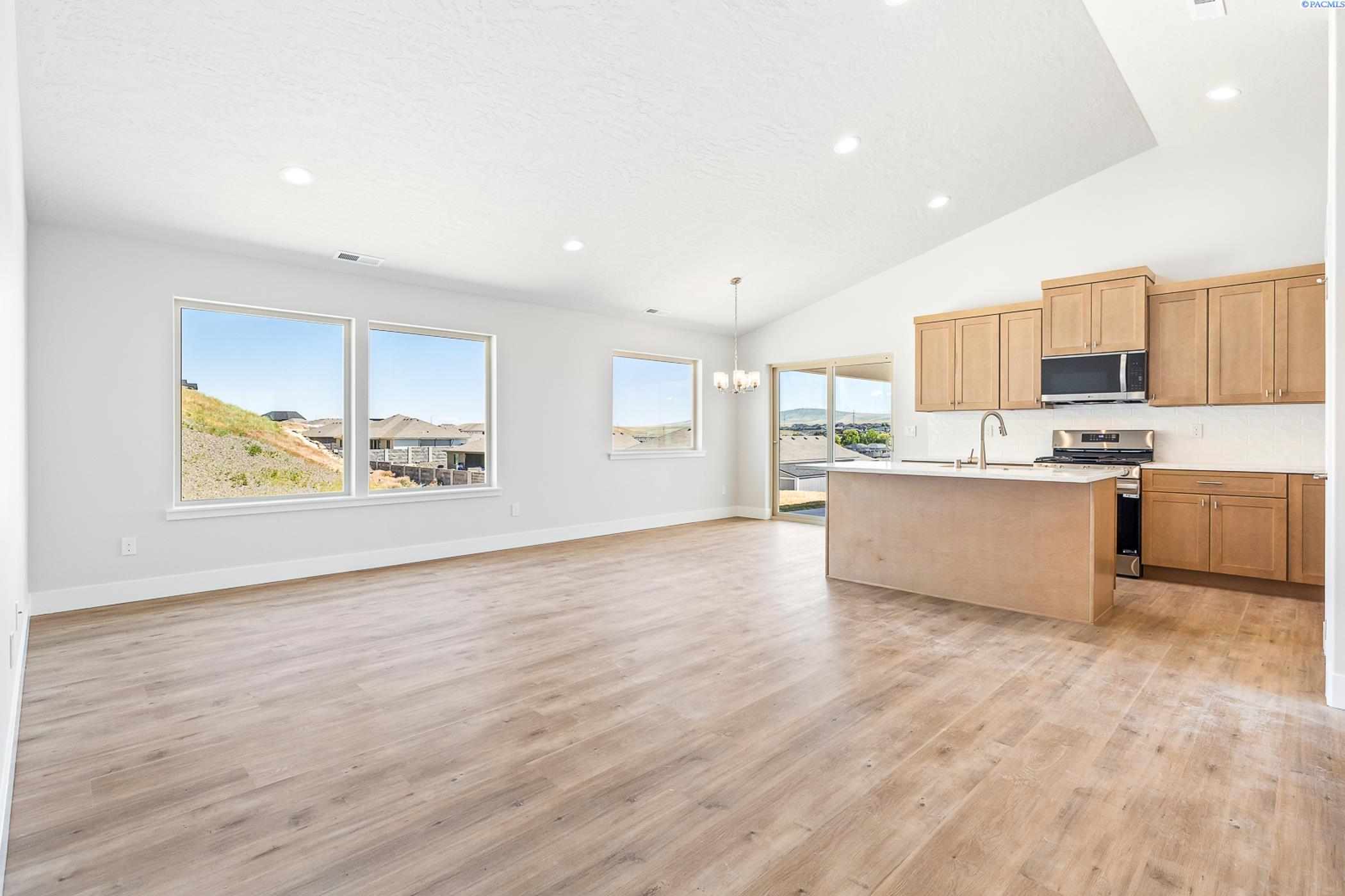 Kennewick, Washington, 99338, United States, 3 Bedrooms Bedrooms, ,1 BathroomBathrooms,Residential,For Sale,1803967