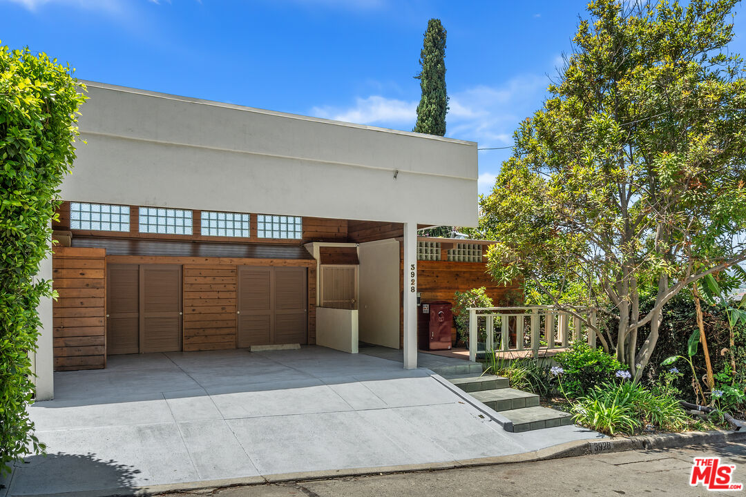 Los Angeles, California, 90027, United States, 3 Bedrooms Bedrooms, ,3 BathroomsBathrooms,Residential,For Sale,1866547