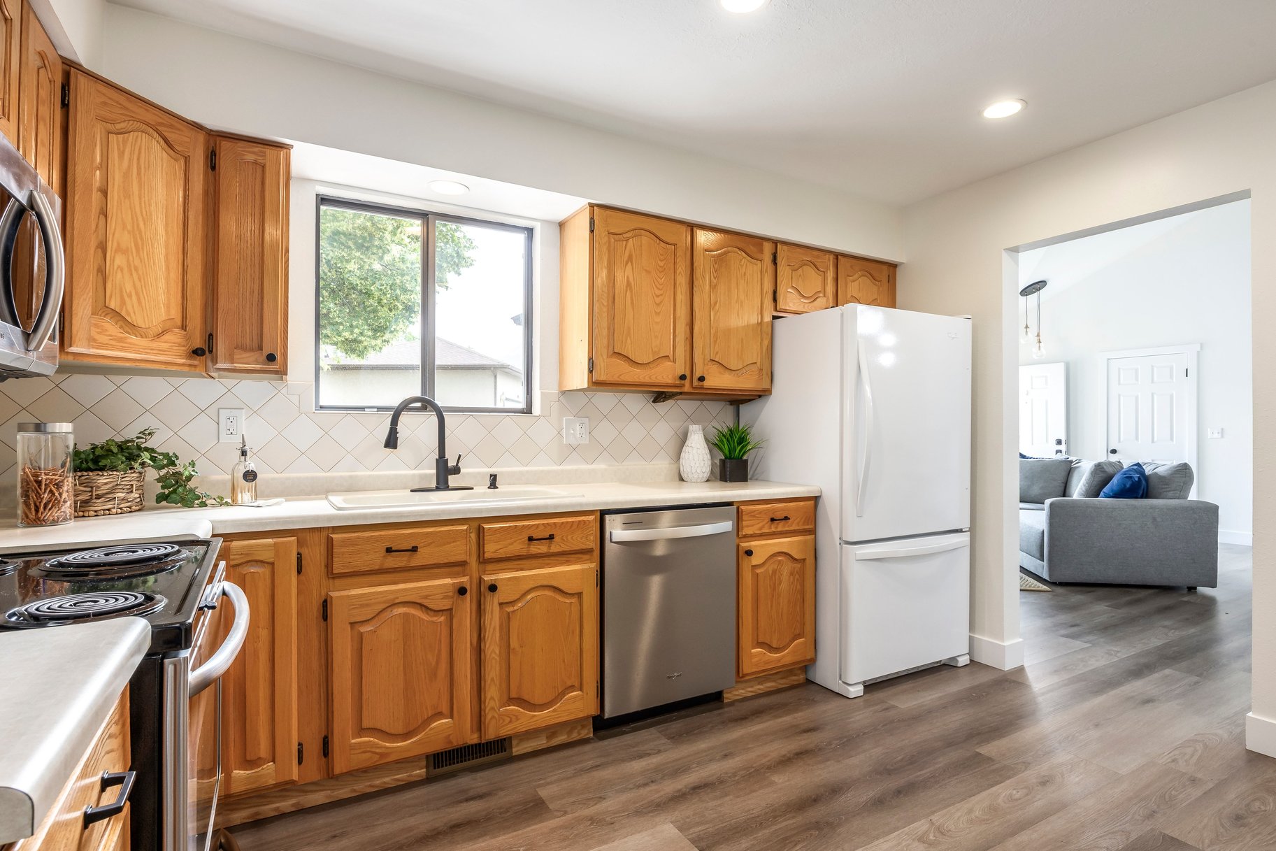  Rarely Available Harvest Lane Rambler Main-Level Living - 物件實景