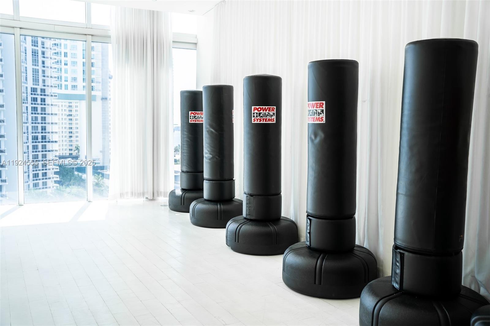 Miami, Florida, 33131, United States, 3 Bedrooms Bedrooms, ,2 BathroomsBathrooms,Residential,For Sale,2001657