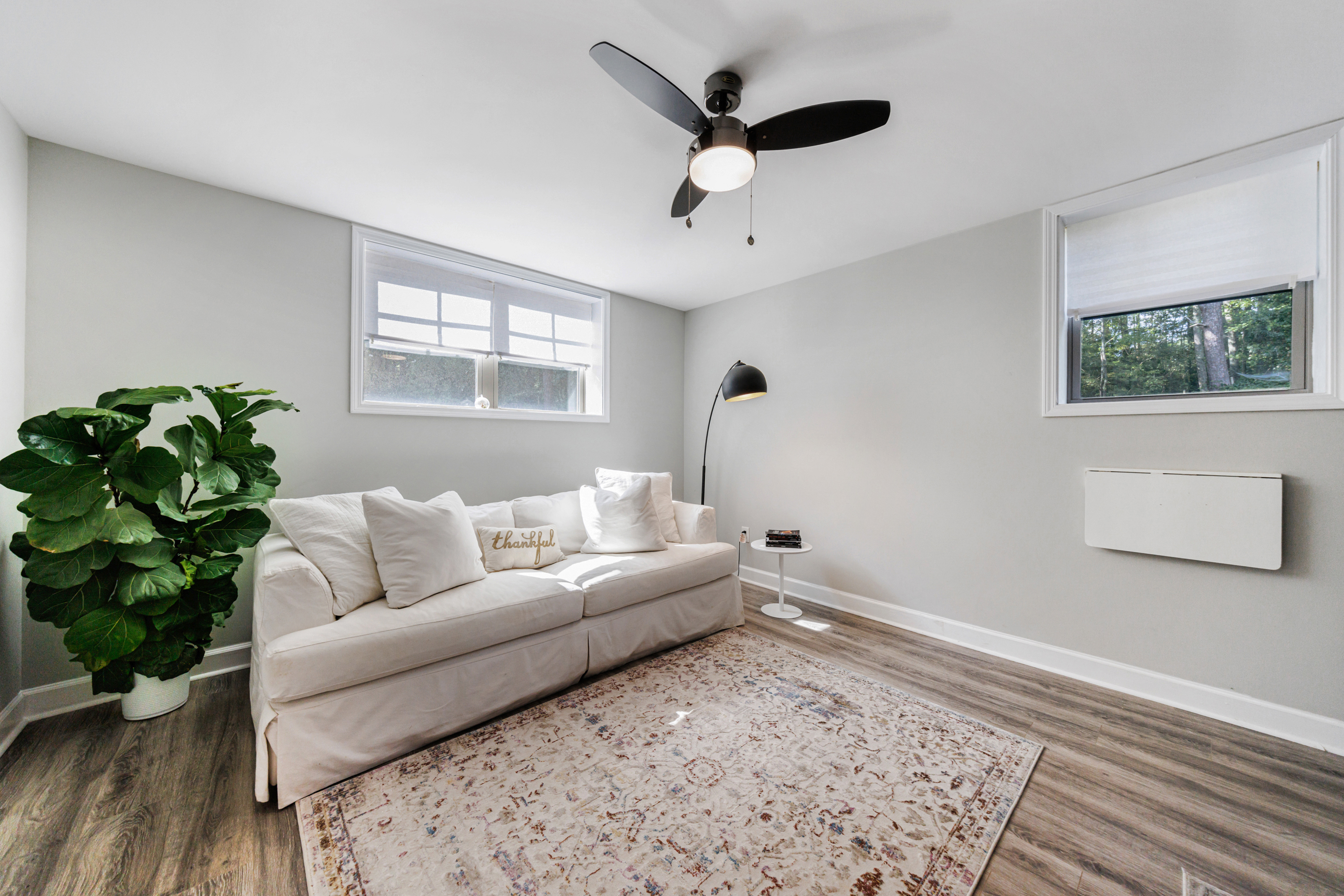  Stunning Fully Renovated Oasis on 2.4+/- Acres - 物件實景