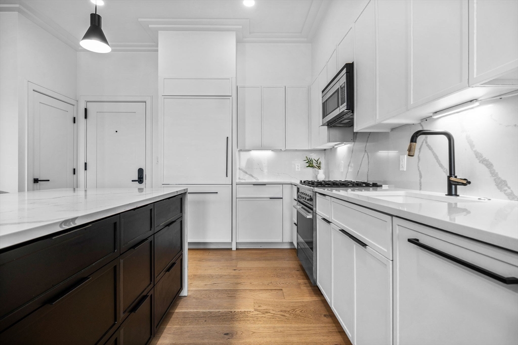 Boston, Massachusetts, 02135, United States, 2 Bedrooms Bedrooms, ,2 BathroomsBathrooms,Residential,For Sale,1981141