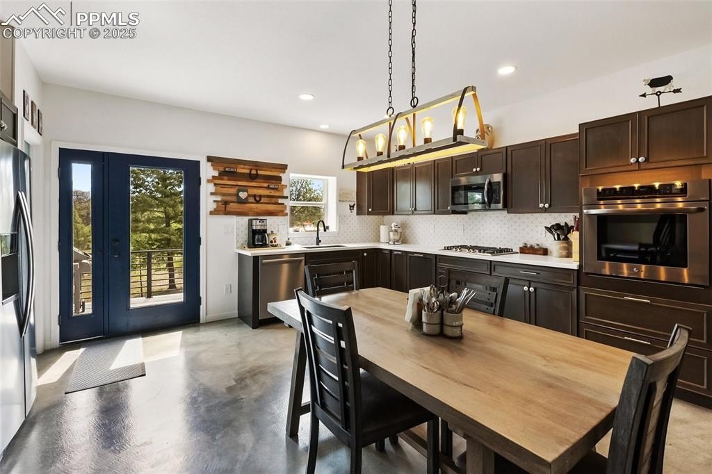 Florissant, Colorado, 80816, United States, 3 Bedrooms Bedrooms, ,2 BathroomsBathrooms,Residential,For Sale,1882650