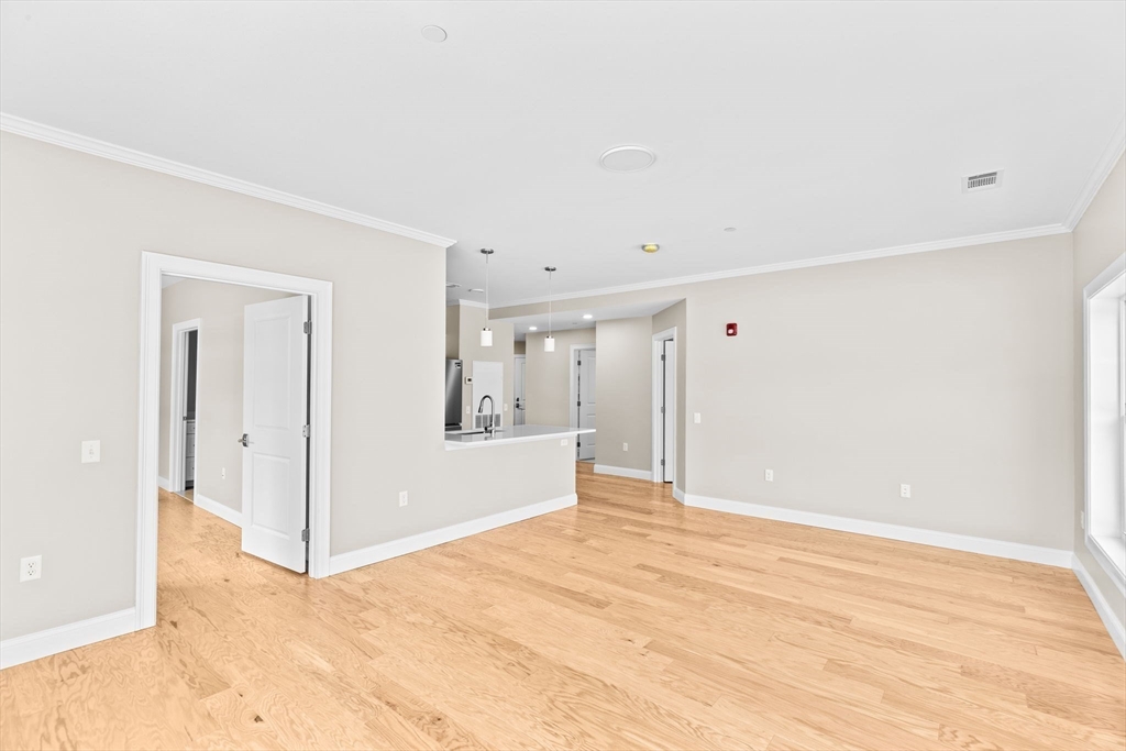 Milton, Massachusetts, 02186, United States, 2 Bedrooms Bedrooms, ,2 BathroomsBathrooms,Residential,For Sale,1907796