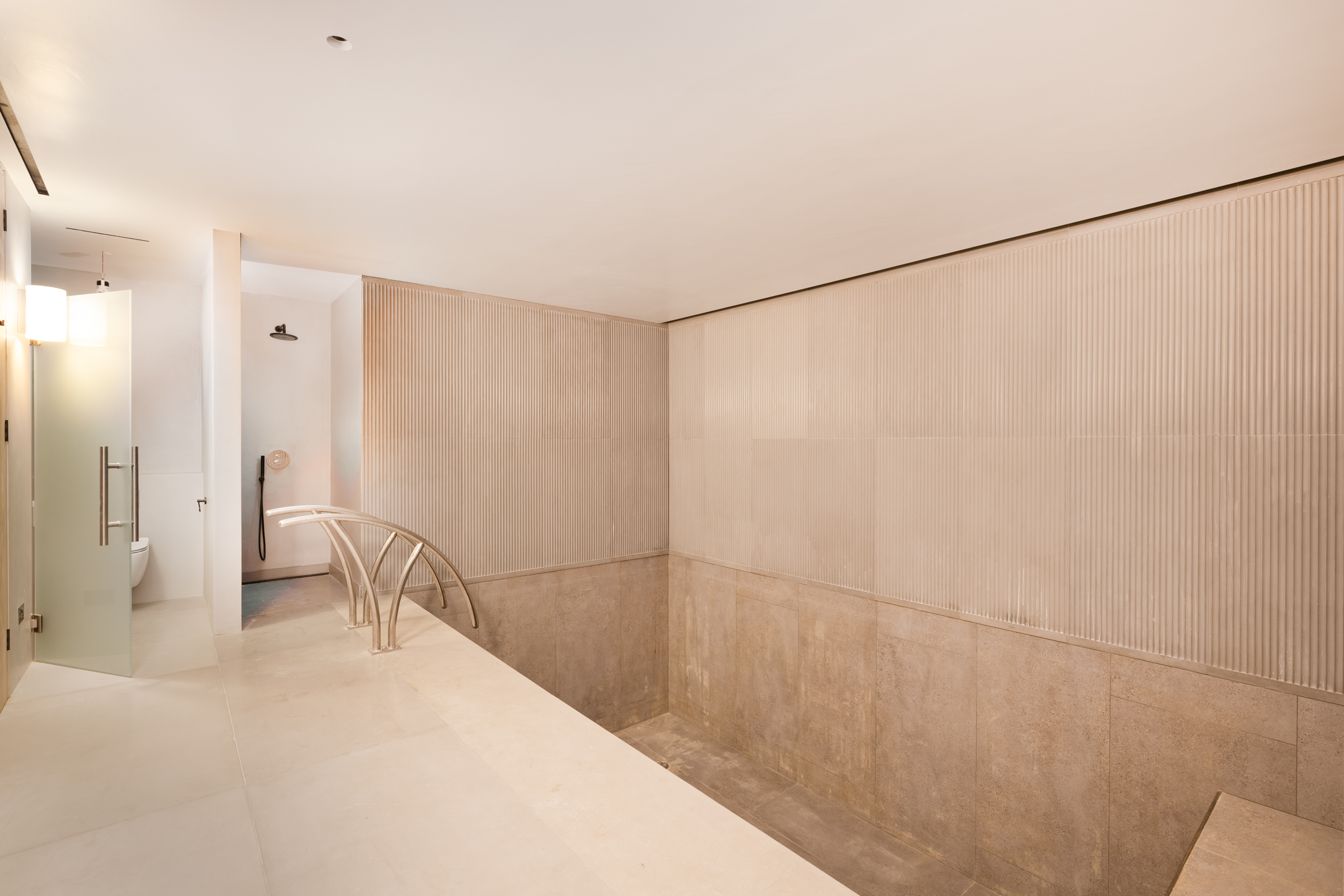  White Stucco Villa on Holland Park with Leisure Complex and Private Lift - 物件實景