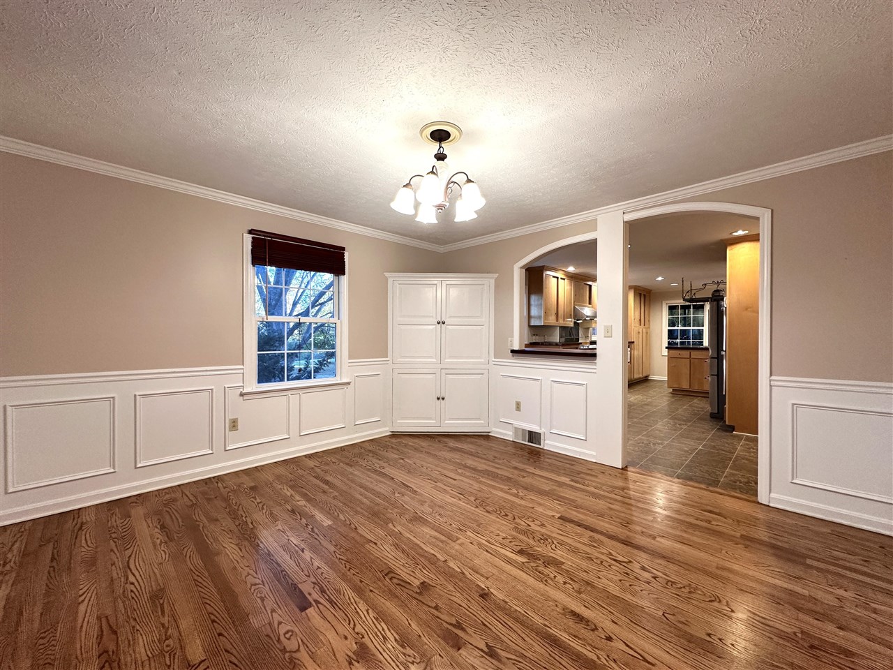 Bowling Green, Kentucky, 42103, United States, 4 Bedrooms Bedrooms, ,5 BathroomsBathrooms,Residential,For Sale,1991633