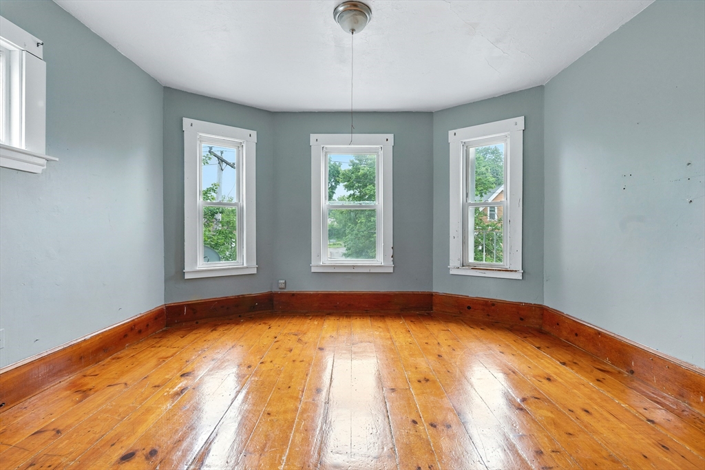 Worcester, Massachusetts, 01603, United States, 9 Bedrooms Bedrooms, ,3 BathroomsBathrooms,Residential,For Sale,1927945