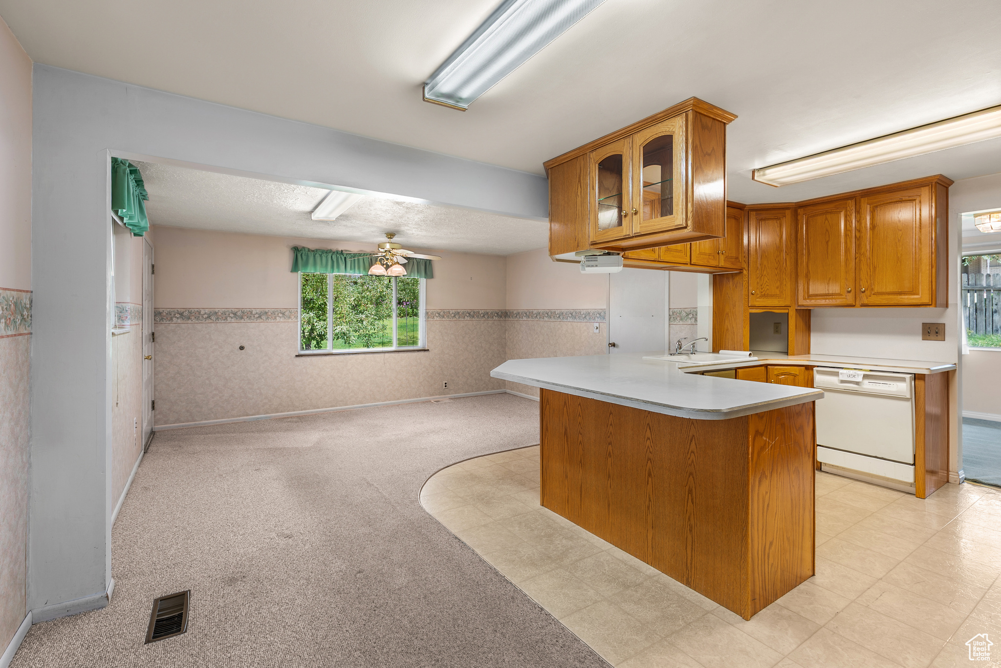 Farmington, Utah, 84025, United States, 5 Bedrooms Bedrooms, ,1 BathroomBathrooms,Residential,For Sale,1927310