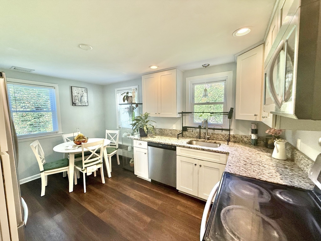 Stoughton, Massachusetts, 02072, United States, 3 Bedrooms Bedrooms, ,1 BathroomBathrooms,Residential,For Sale,1978457