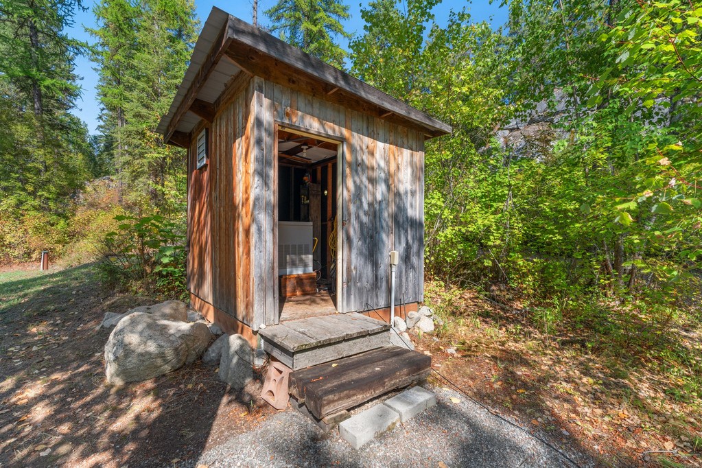 Bonners Ferry, Idaho, 83805, United States, 3 Bedrooms Bedrooms, ,4 BathroomsBathrooms,Residential,For Sale,1984473