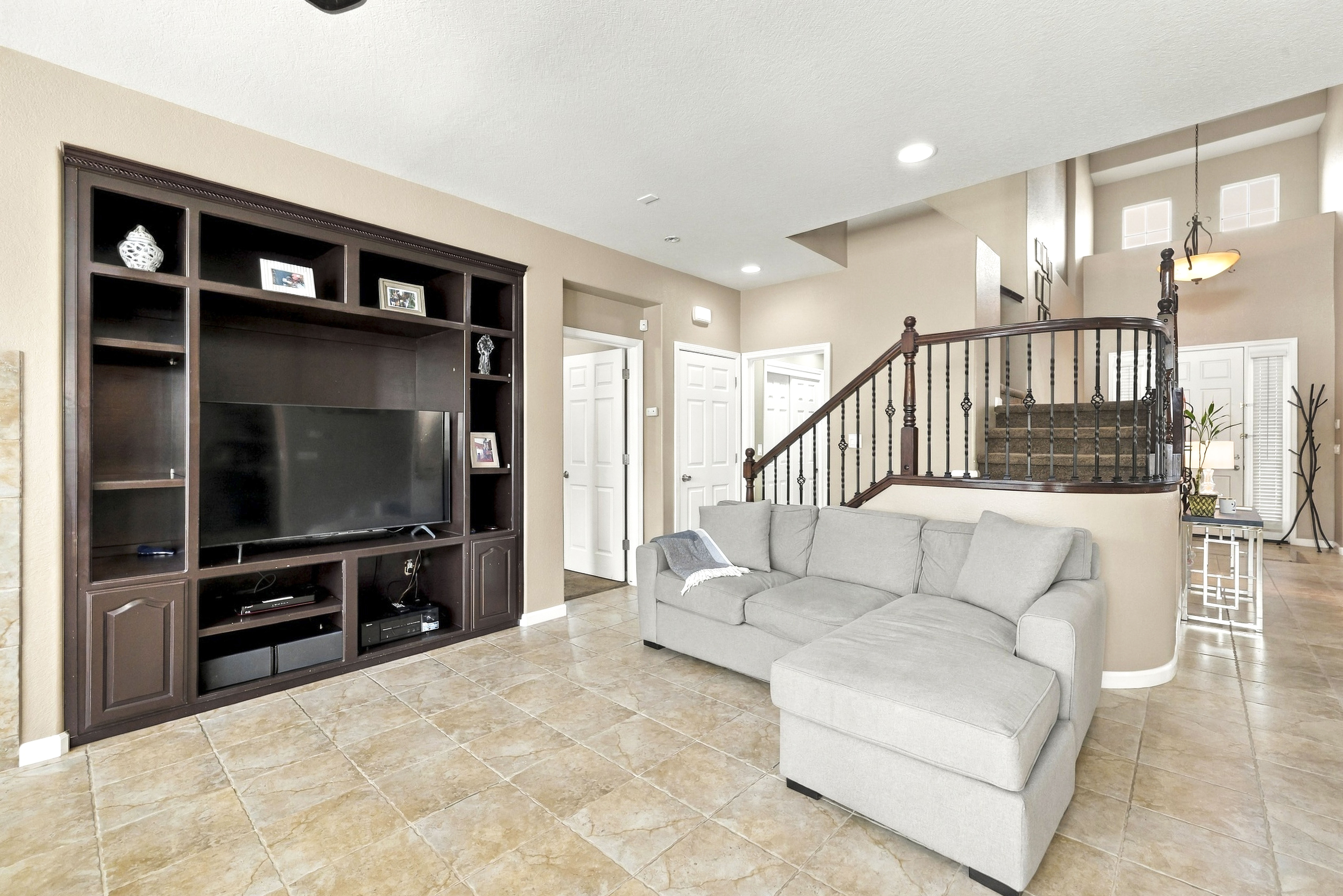  Expansive Paseo West Home with Poolside Living - 物件實景