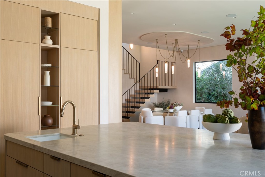 Sherman Oaks, California, 91423, United States, 6 Bedrooms Bedrooms, ,7 BathroomsBathrooms,Residential,For Sale,1990929