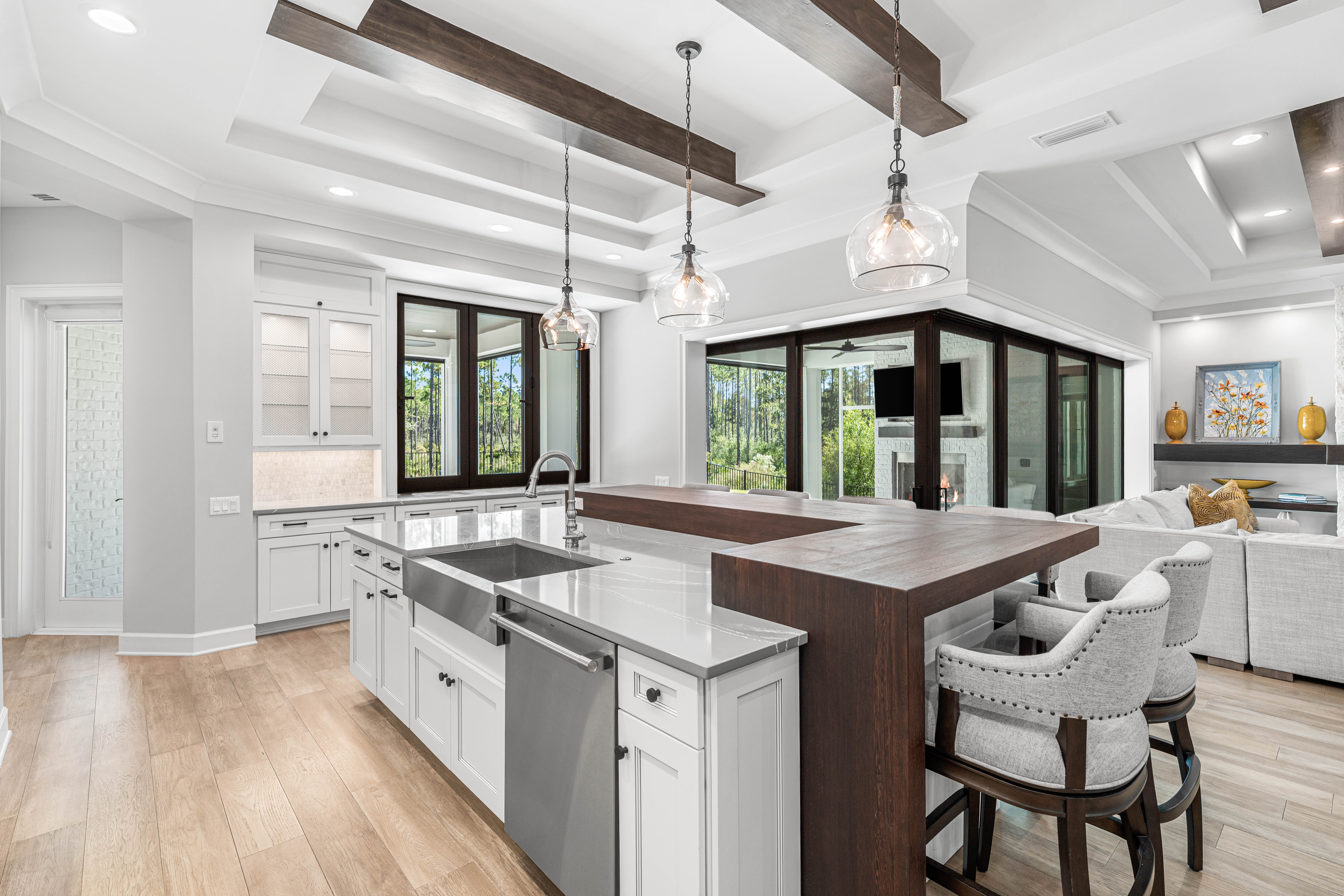  Spectacular Home With Spacious Yard Including Pool, Spa And Outdoor Kitchen - 物件實景