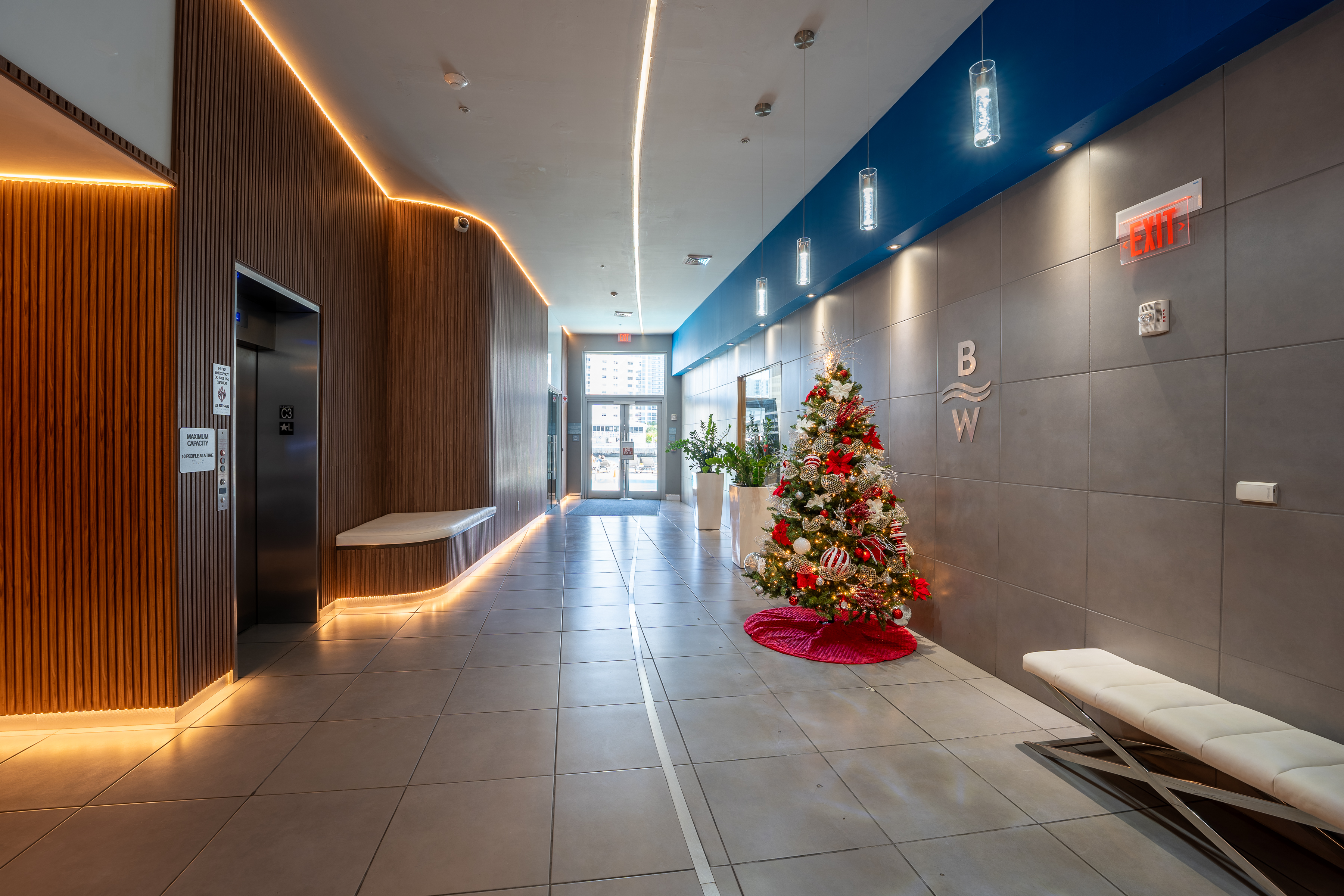  2602 E Hallandale Beach Blvd, Hallandale Beach, FL, 33009 - 物件實景