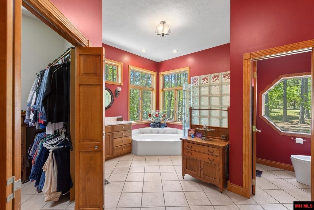 7922 HWY 201 SOUTH, Mountain Home, Arkansas, 72653, United States, 5 Bedrooms Bedrooms, ,6 BathroomsBathrooms,Residential,For Sale,7922 HWY 201 SOUTH,1266257
